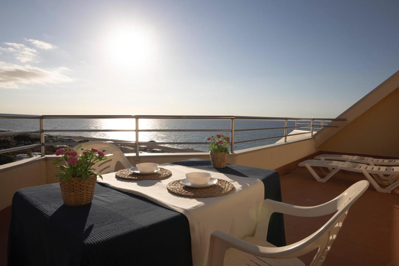 One-Bedroom Penthouse Apartment with Sea View photo 2