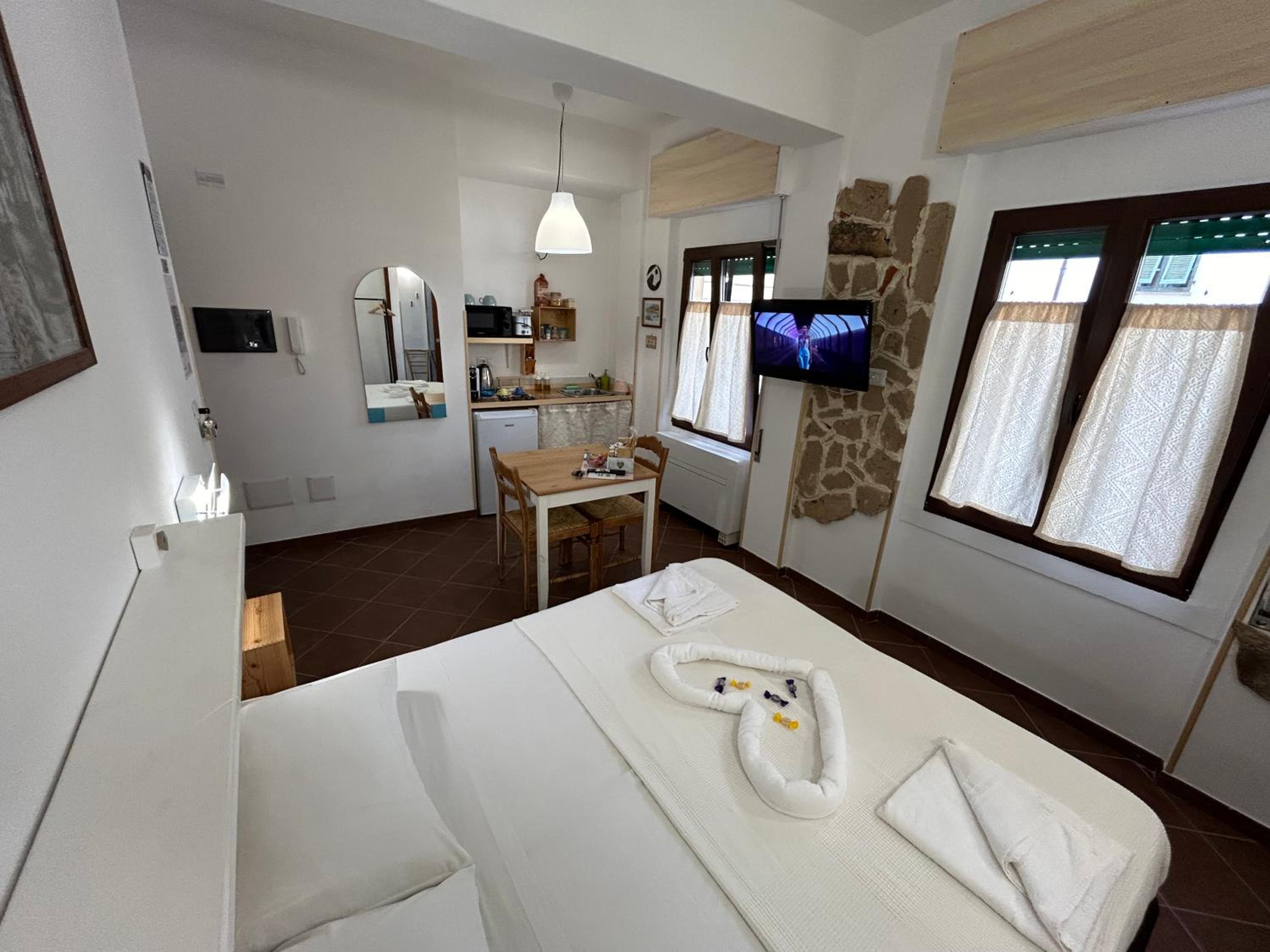 Double Room - Photo 25