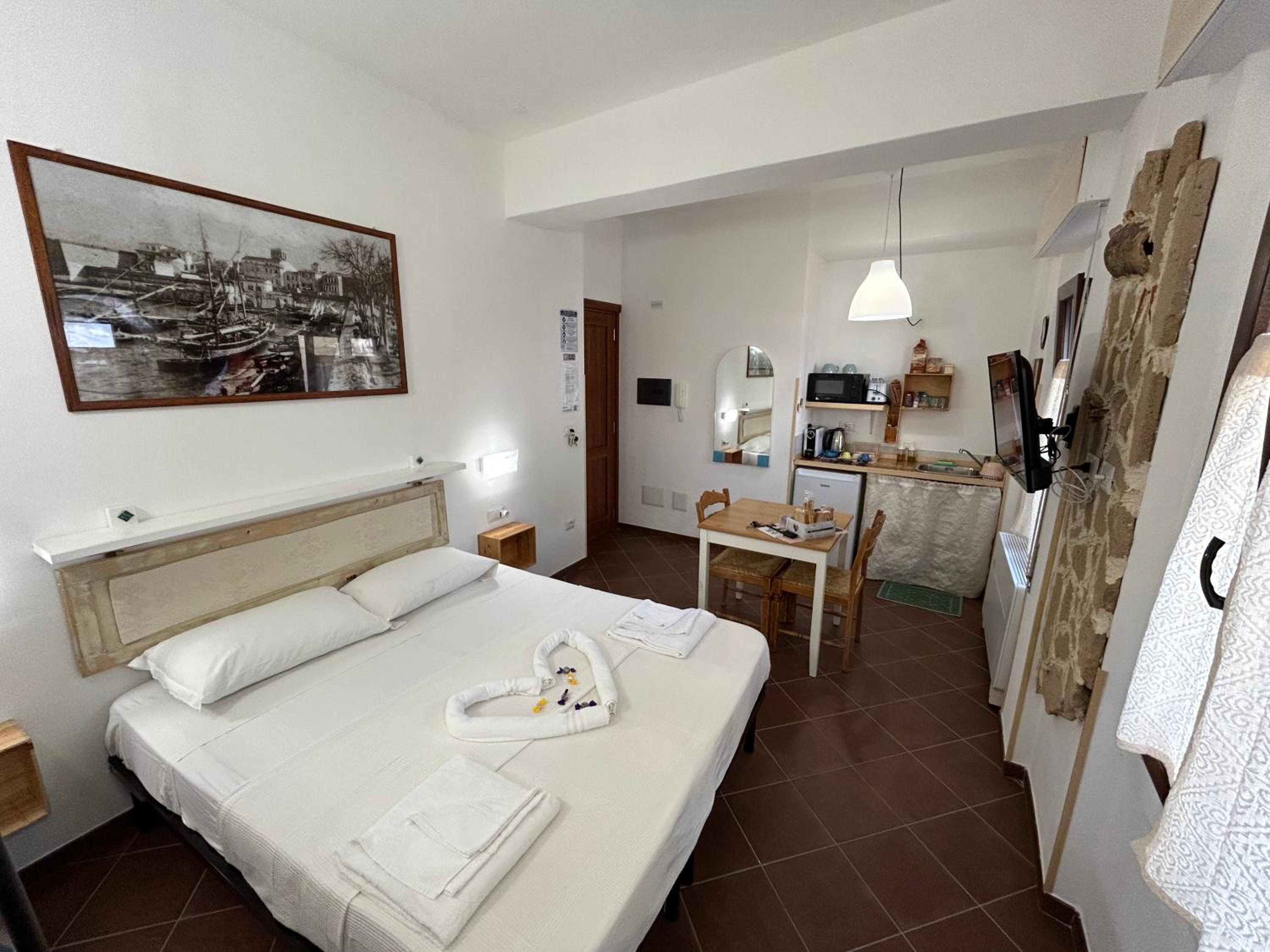 Double Room - Photo 24
