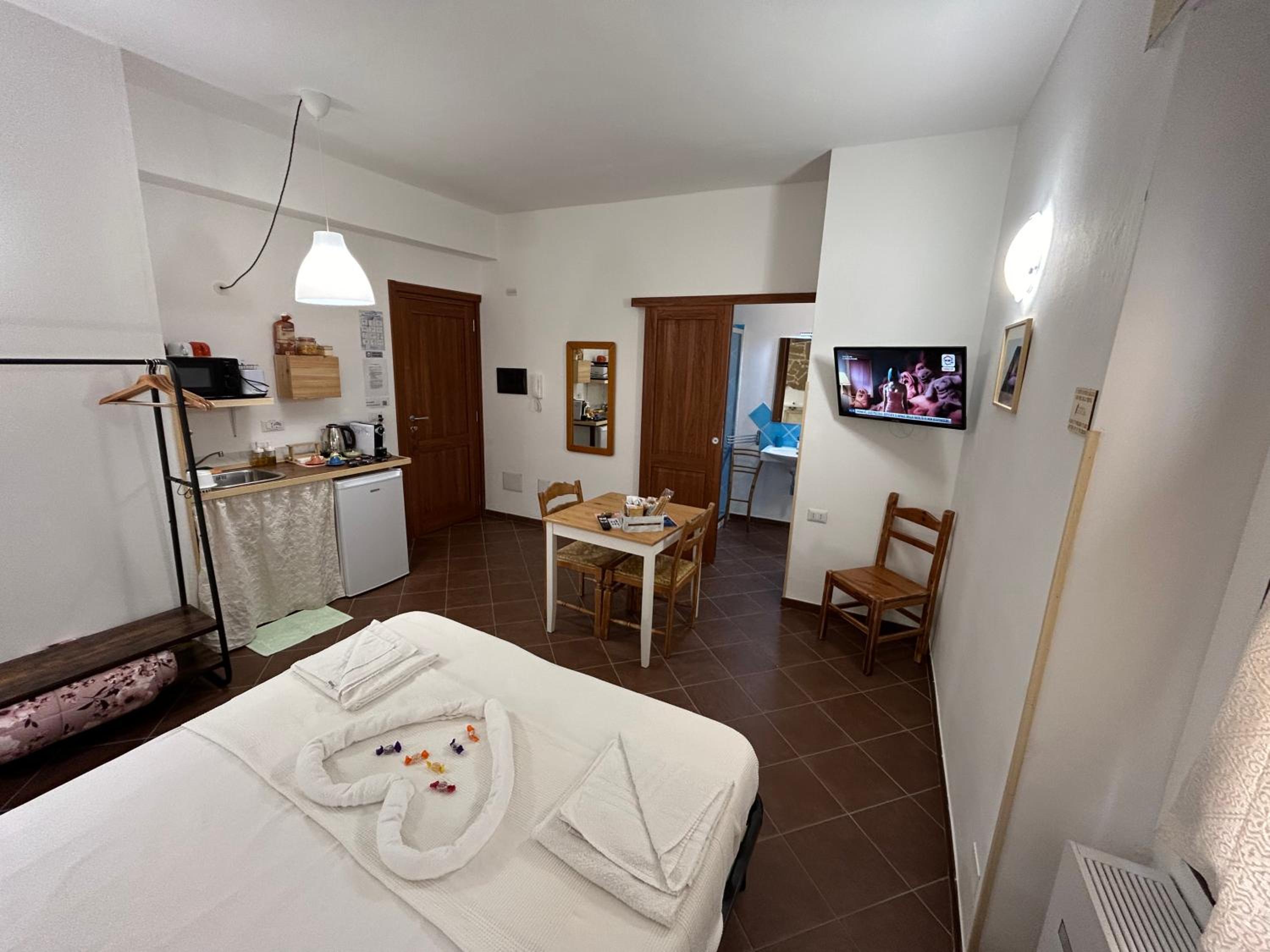 Double Room - Photo 19