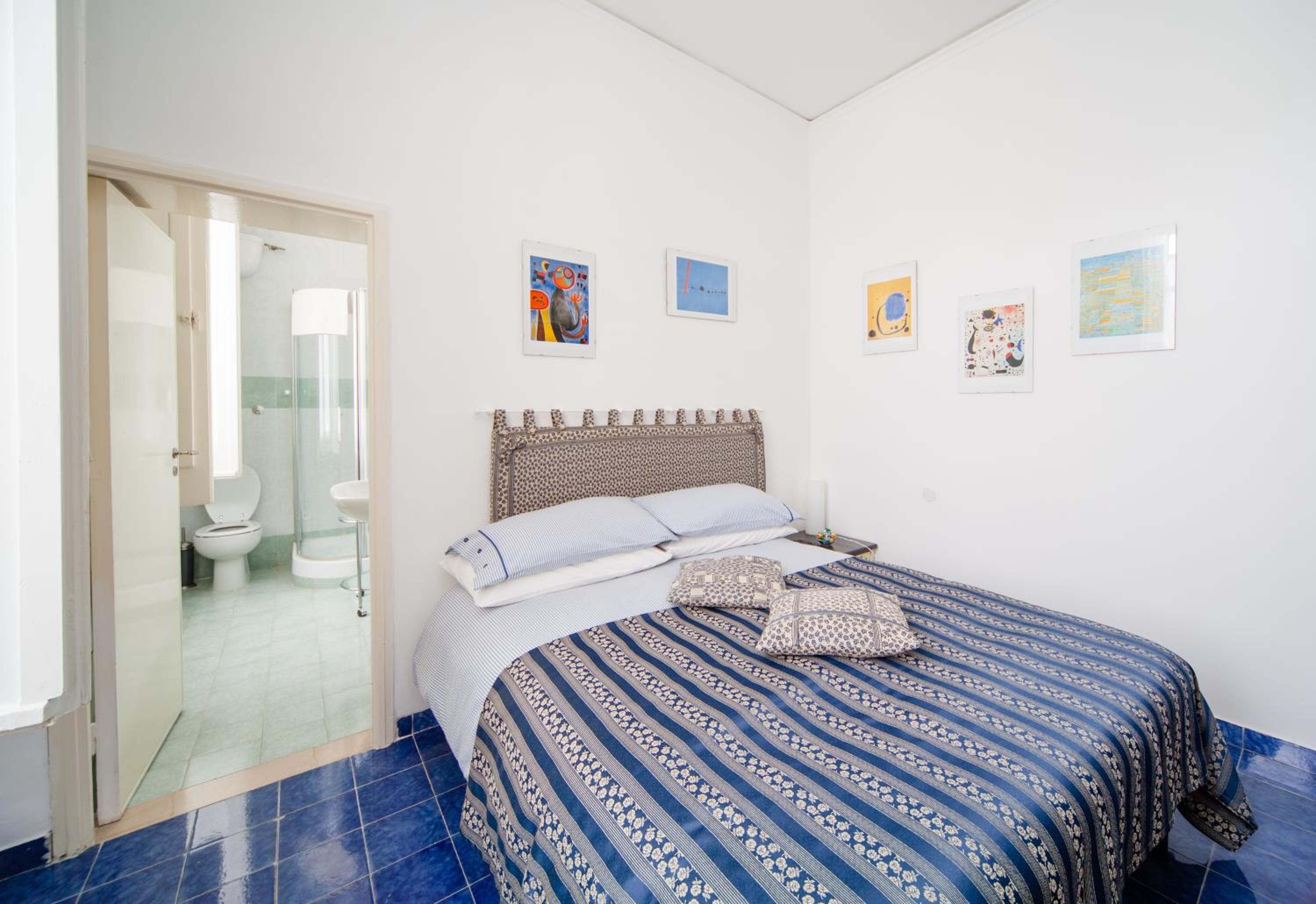 Double Room with Private Bathroom - Photo 1