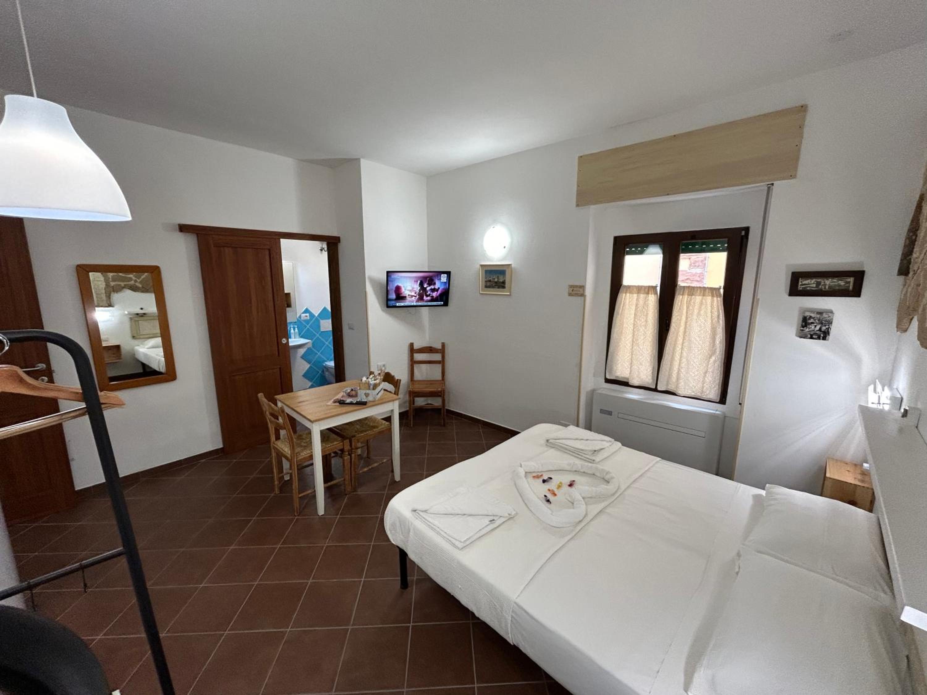 Double Room - Photo 18