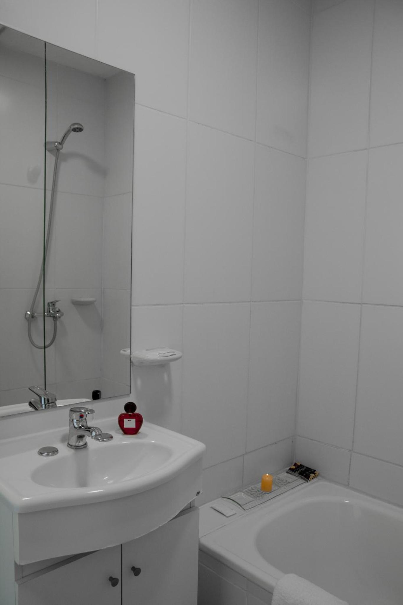 One-Bedroom Apartment photo 2