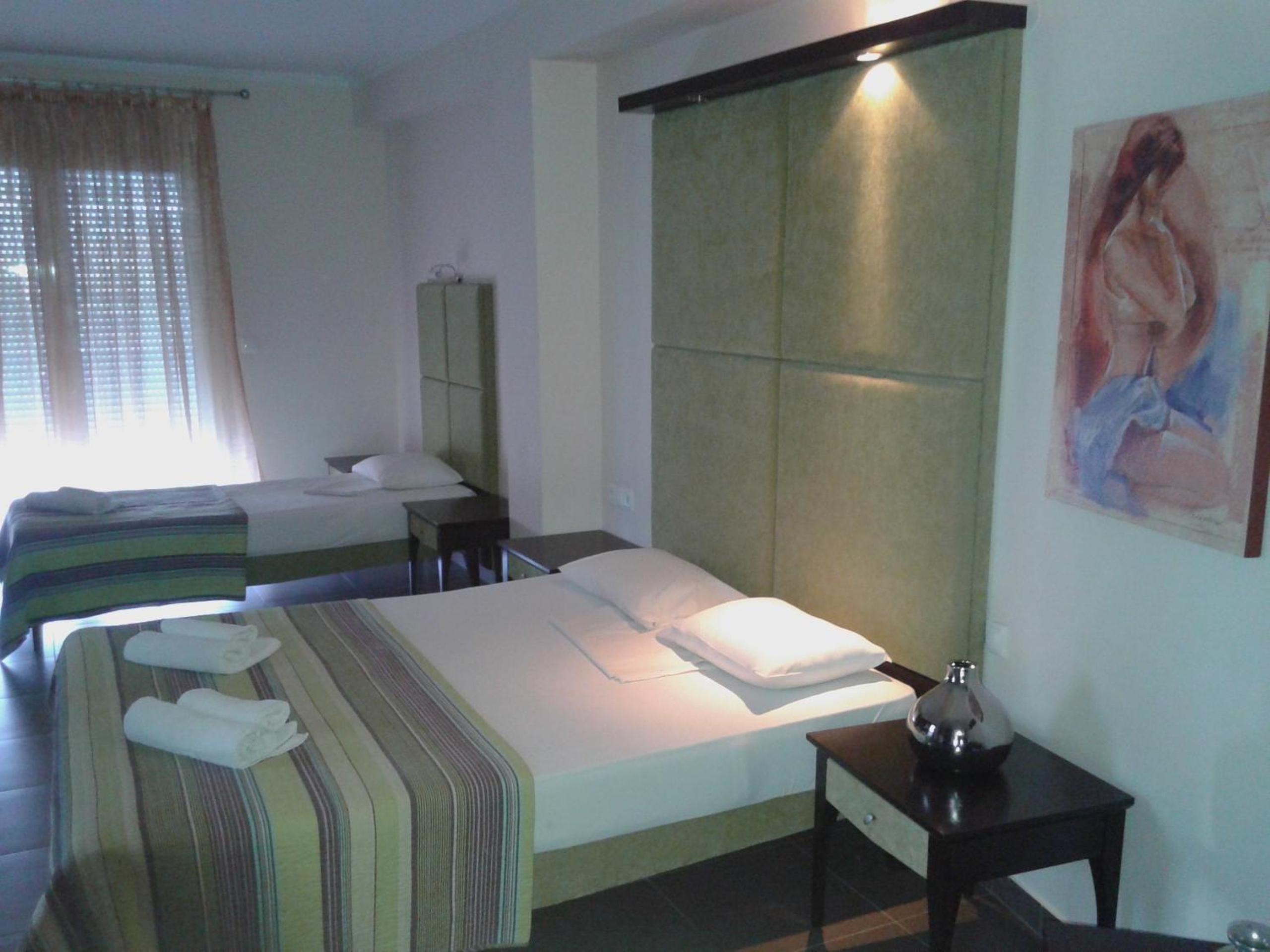 Studio (4 Adults)