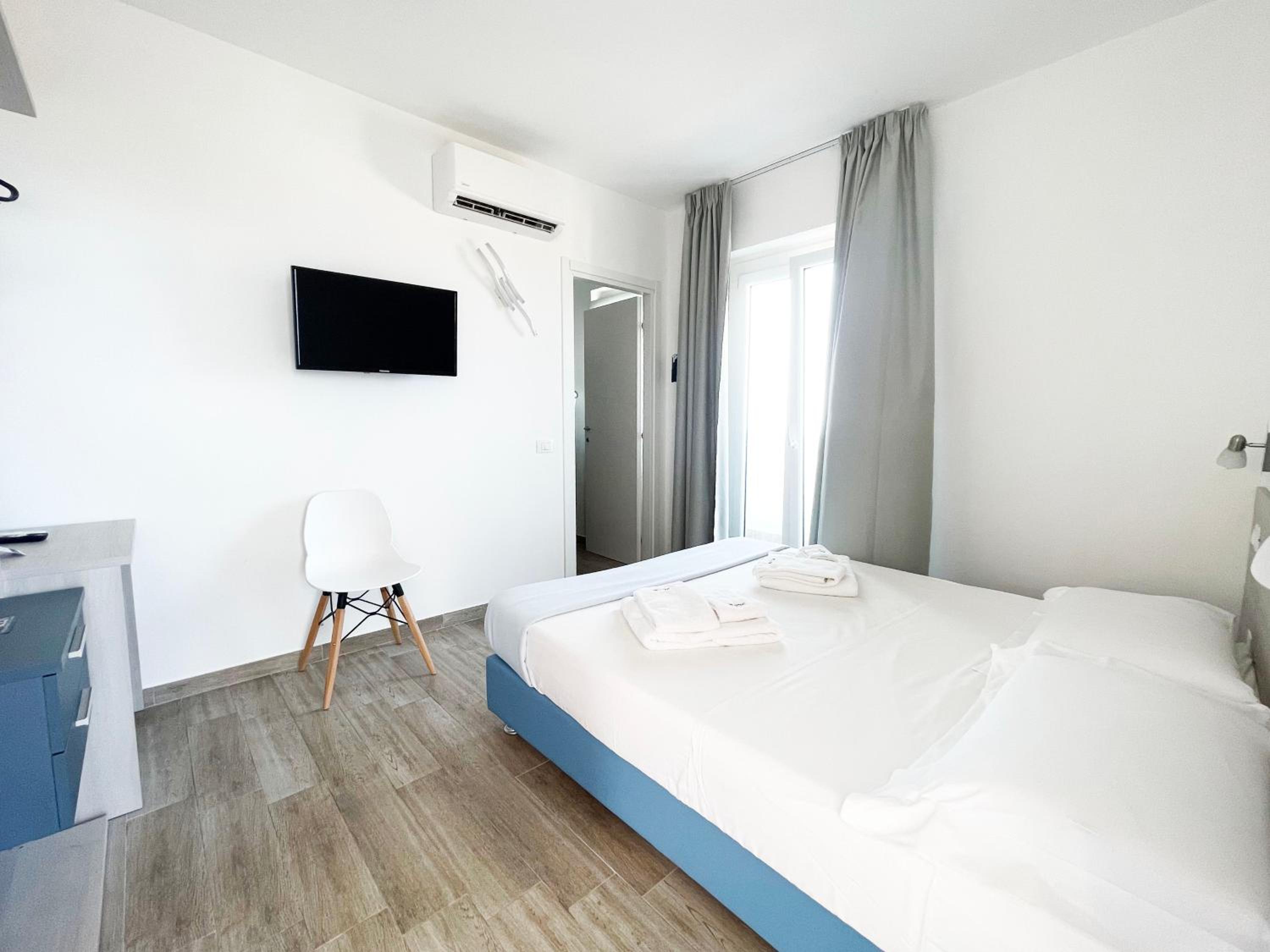 Superior Quadruple Room - Photo 8