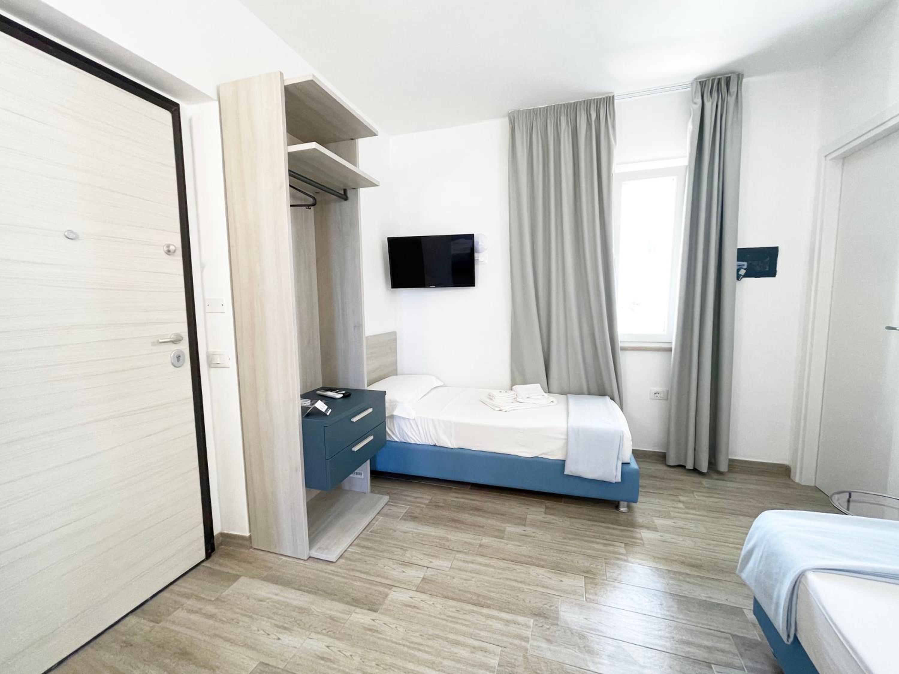 Superior Quadruple Room - Photo 2