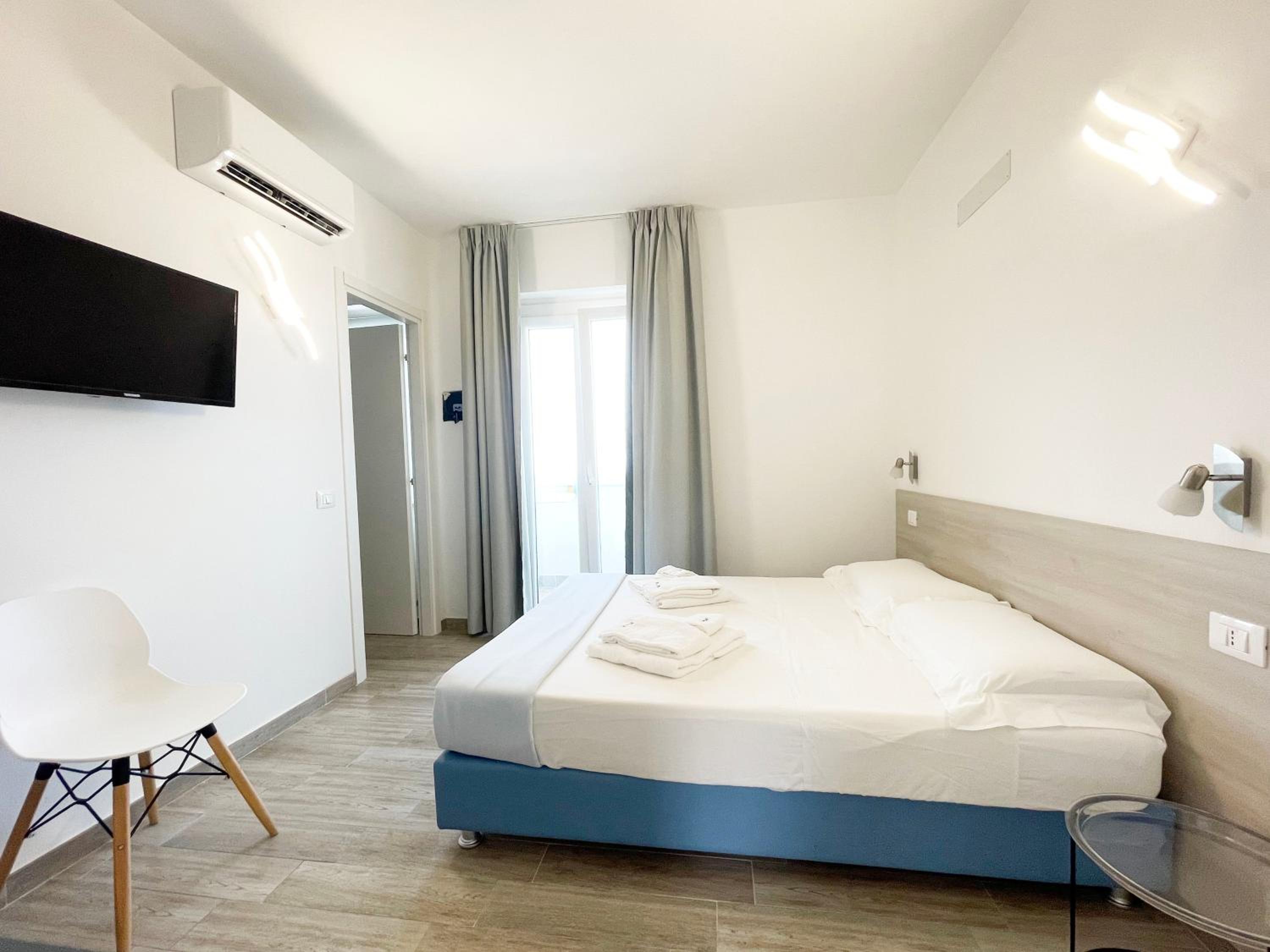 Superior Quadruple Room - Photo 10