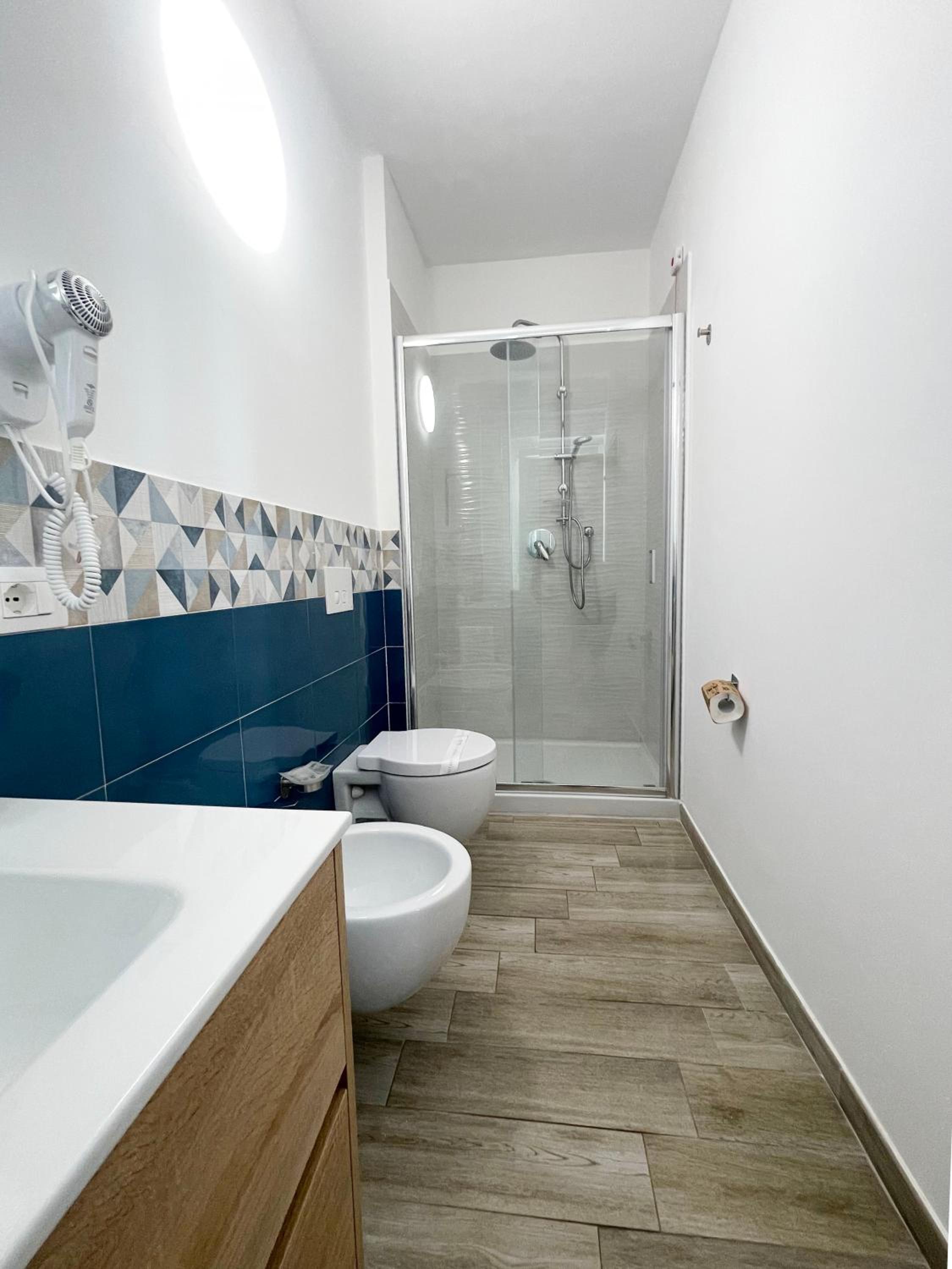 Superior Quadruple Room - Photo 9