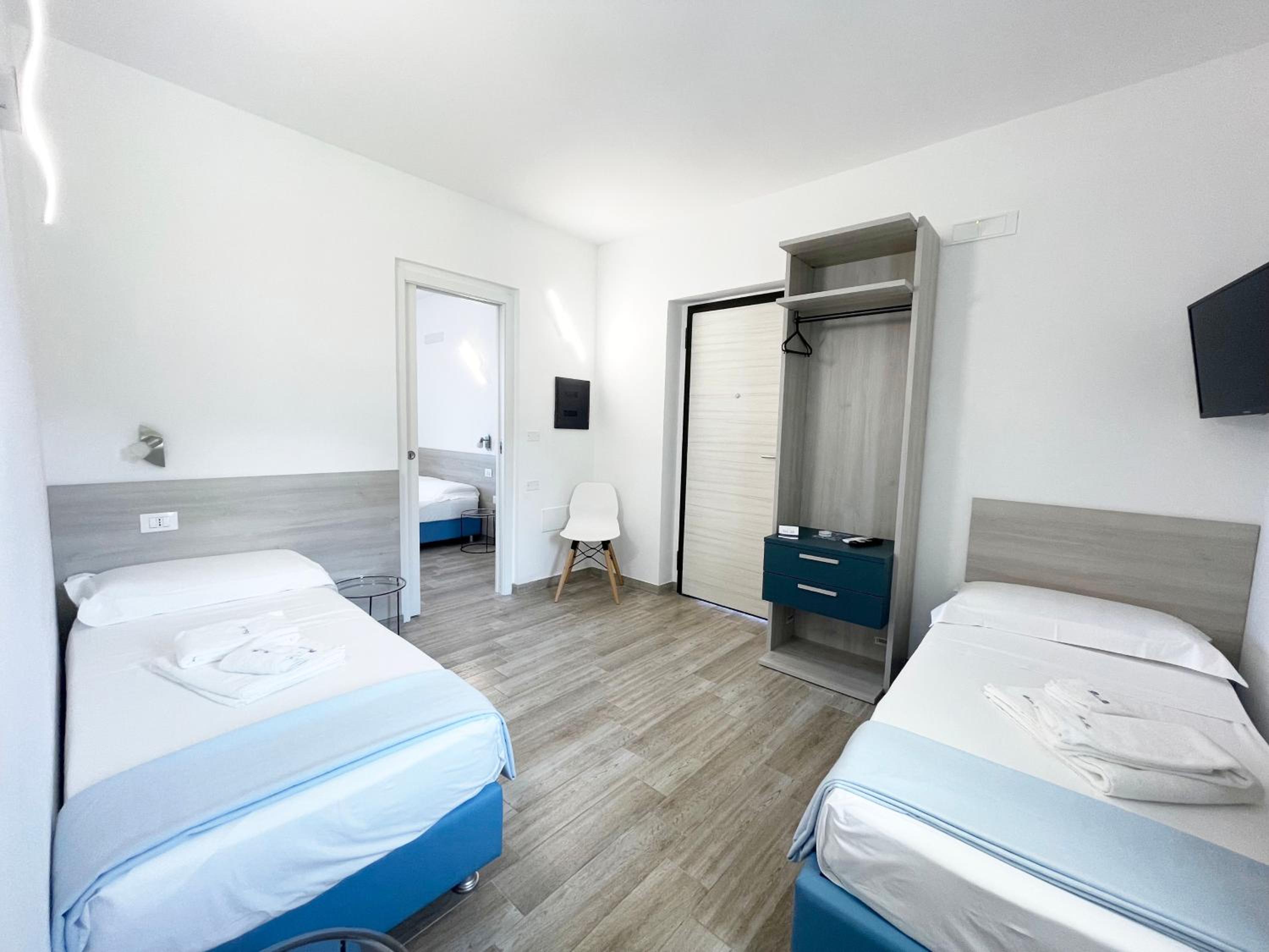Superior Quadruple Room - Photo 3