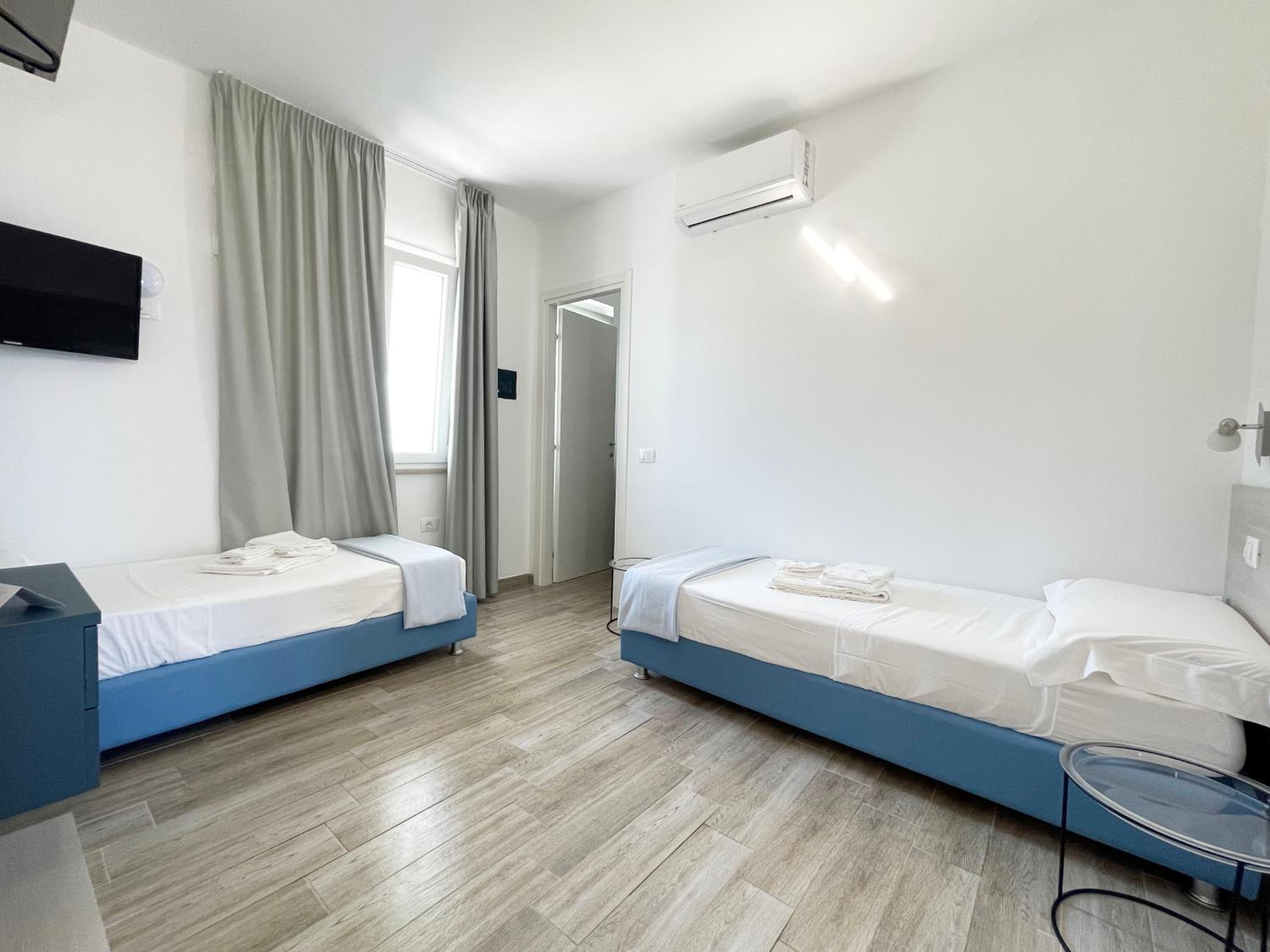 Superior Quadruple Room - Photo 1
