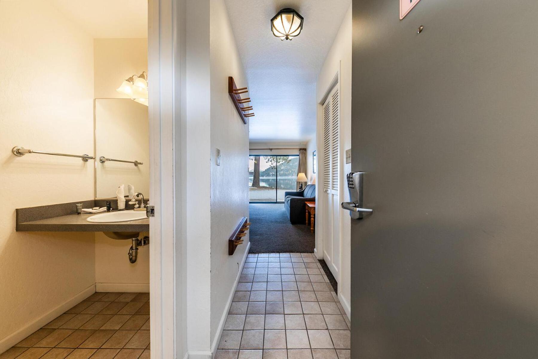 Apartment photo 2