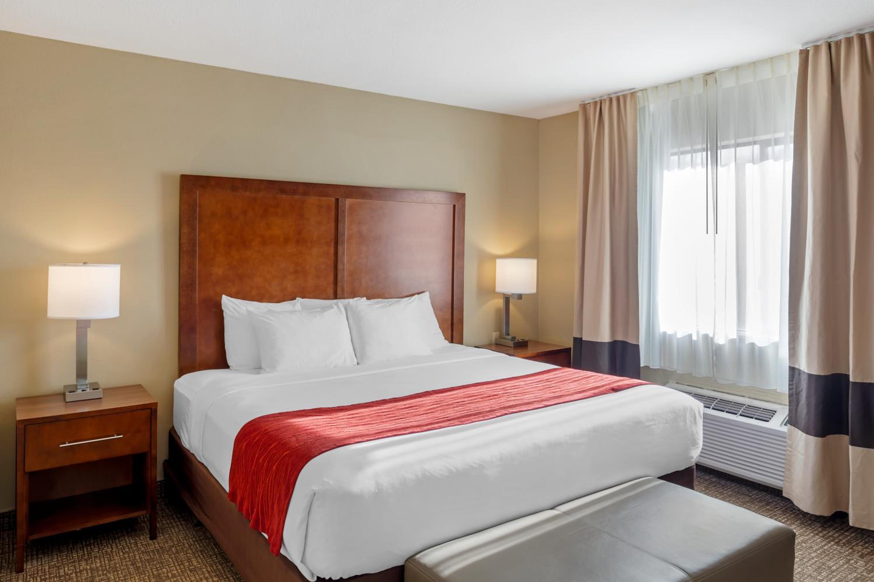 King Room - Non-Smoking - Photo 1