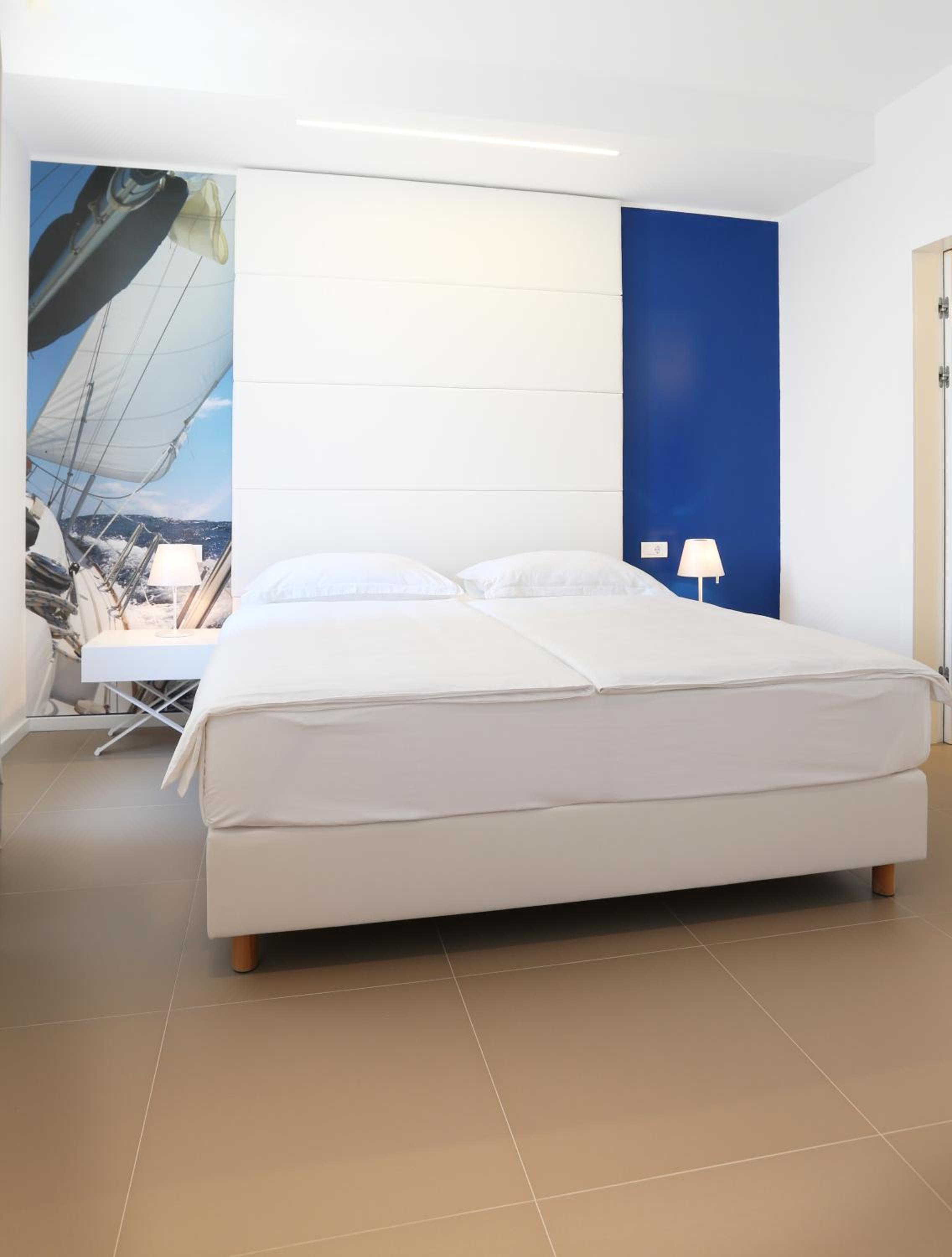 Deluxe Double Room with City View photo 1