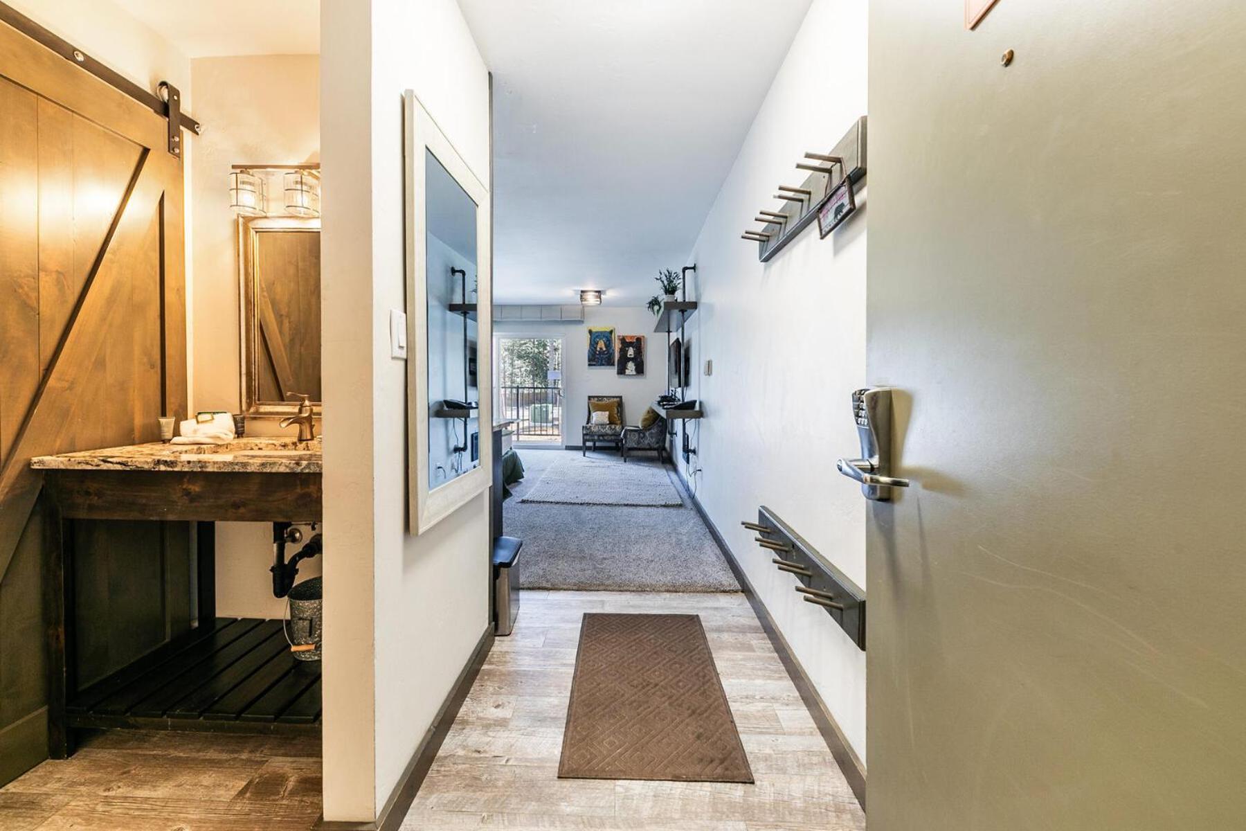 Apartment photo 3