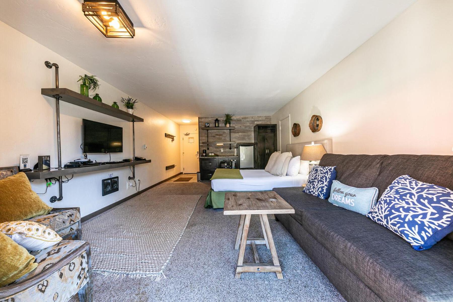 Apartment photo 1