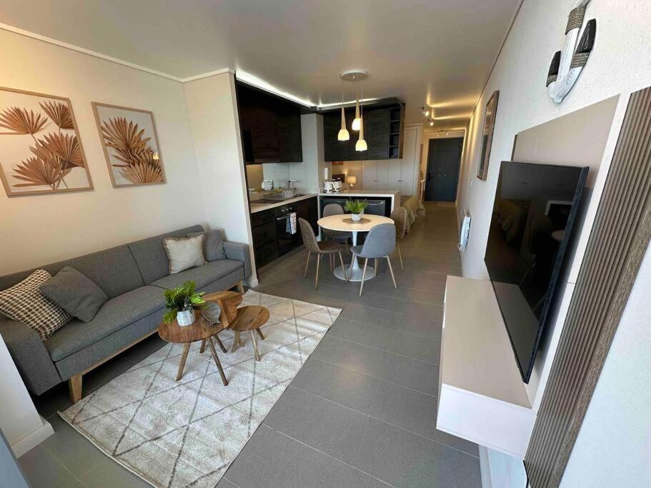One-Bedroom Apartment photo 1