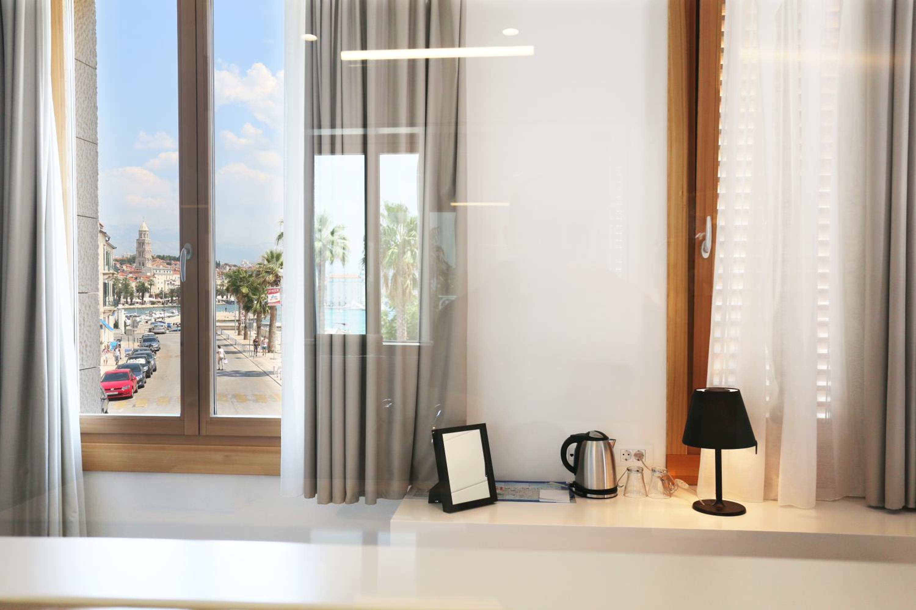 Deluxe Double Room with Sea View photo 3