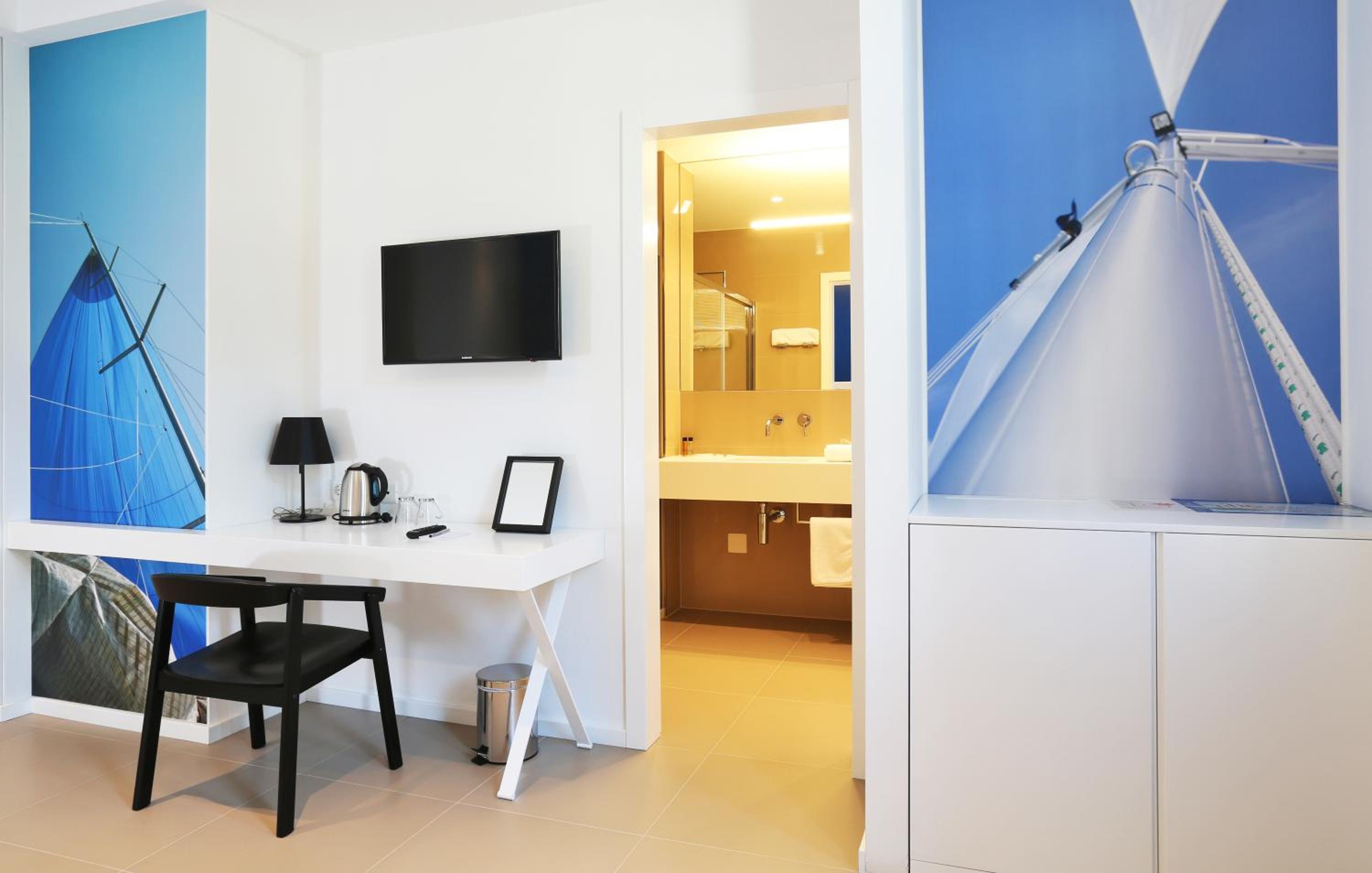 Deluxe Twin Room photo 2