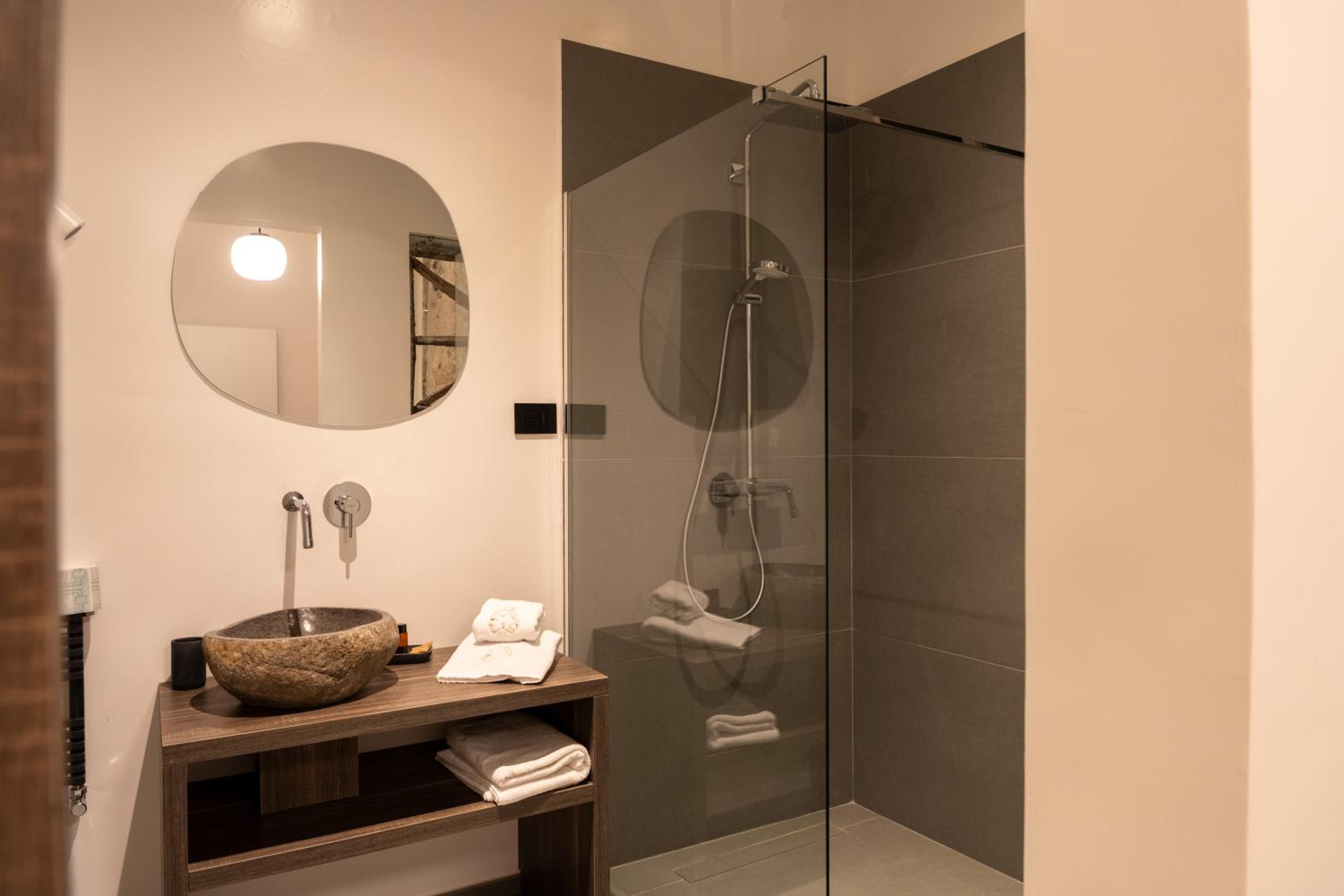 Standard Double Room - Photo 2