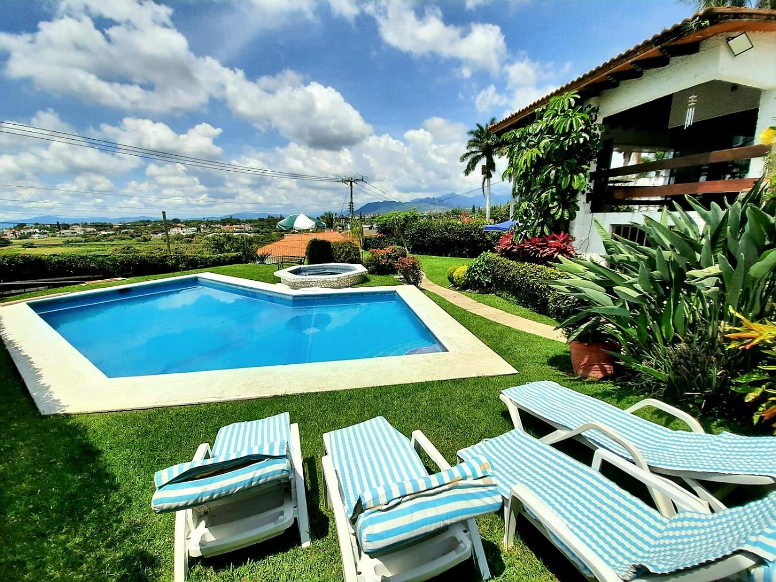 Five-Bedroom House photo 2