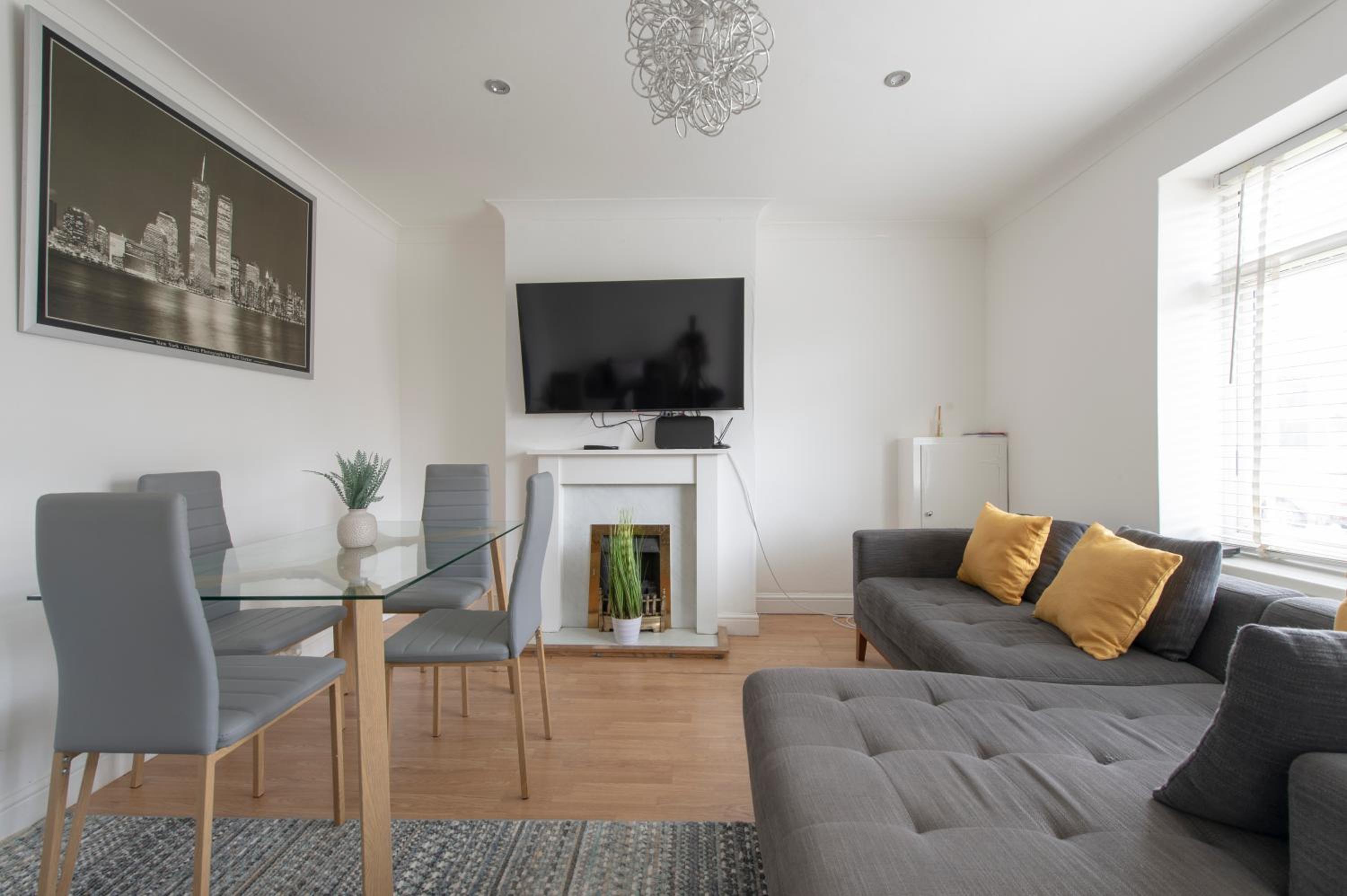 Three-Bedroom Apartment photo 1