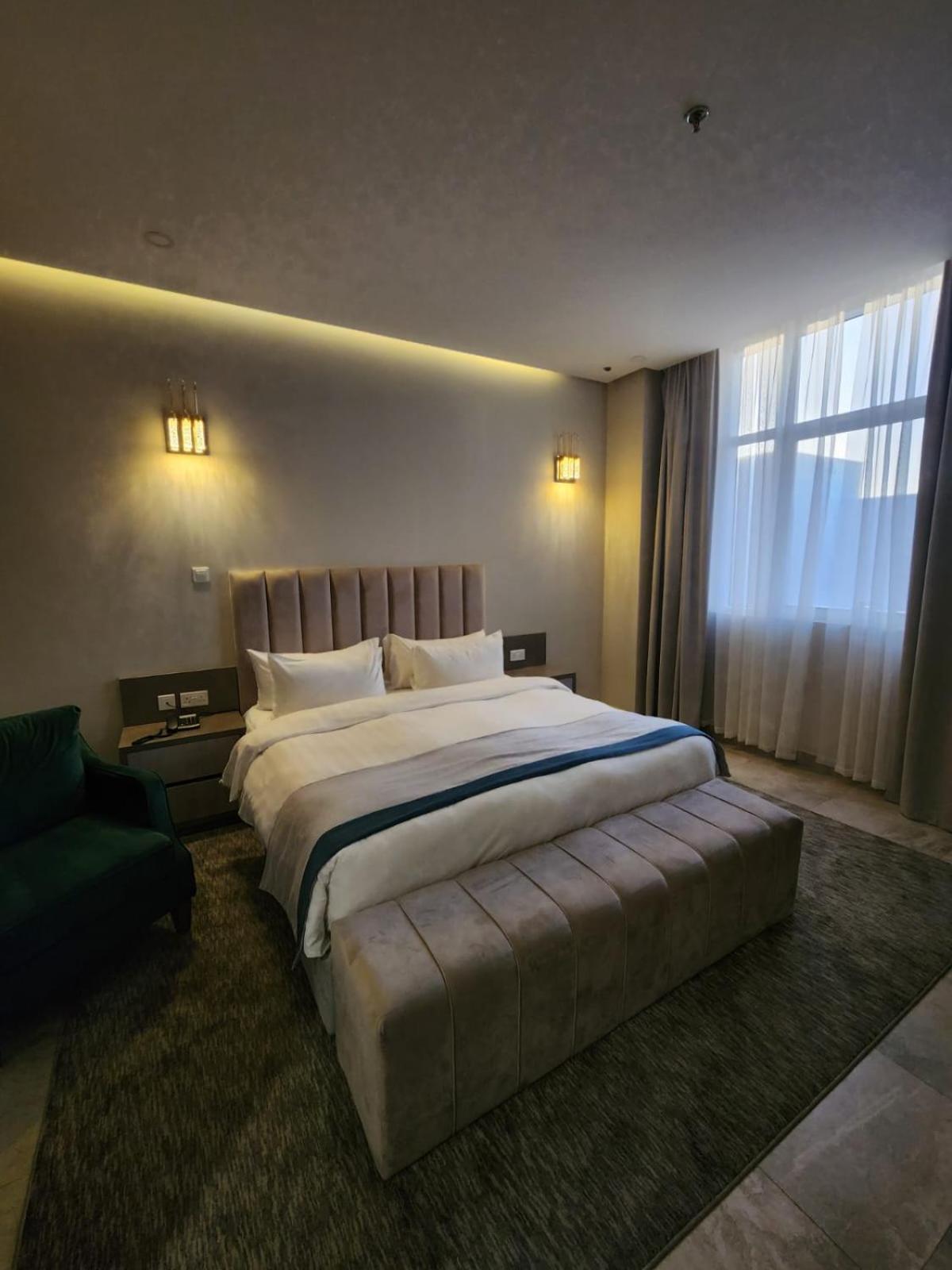 Deluxe King Room - Photo 6