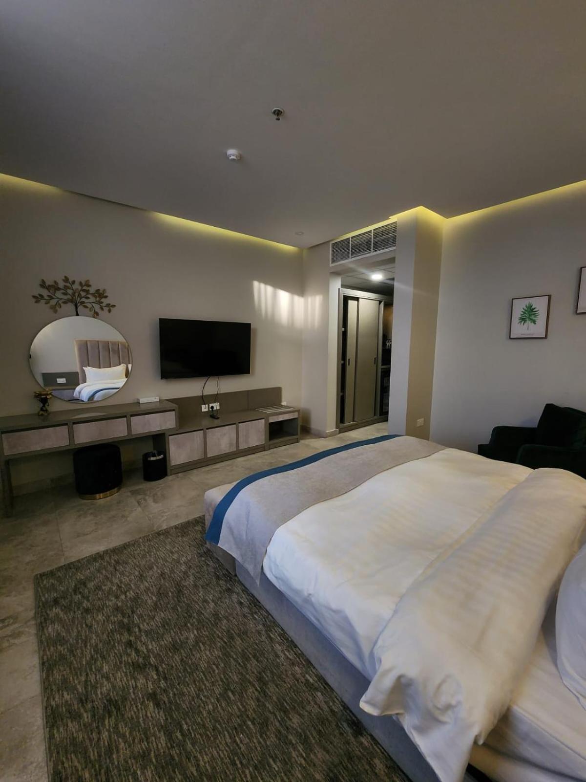 Deluxe King Room - Photo 5