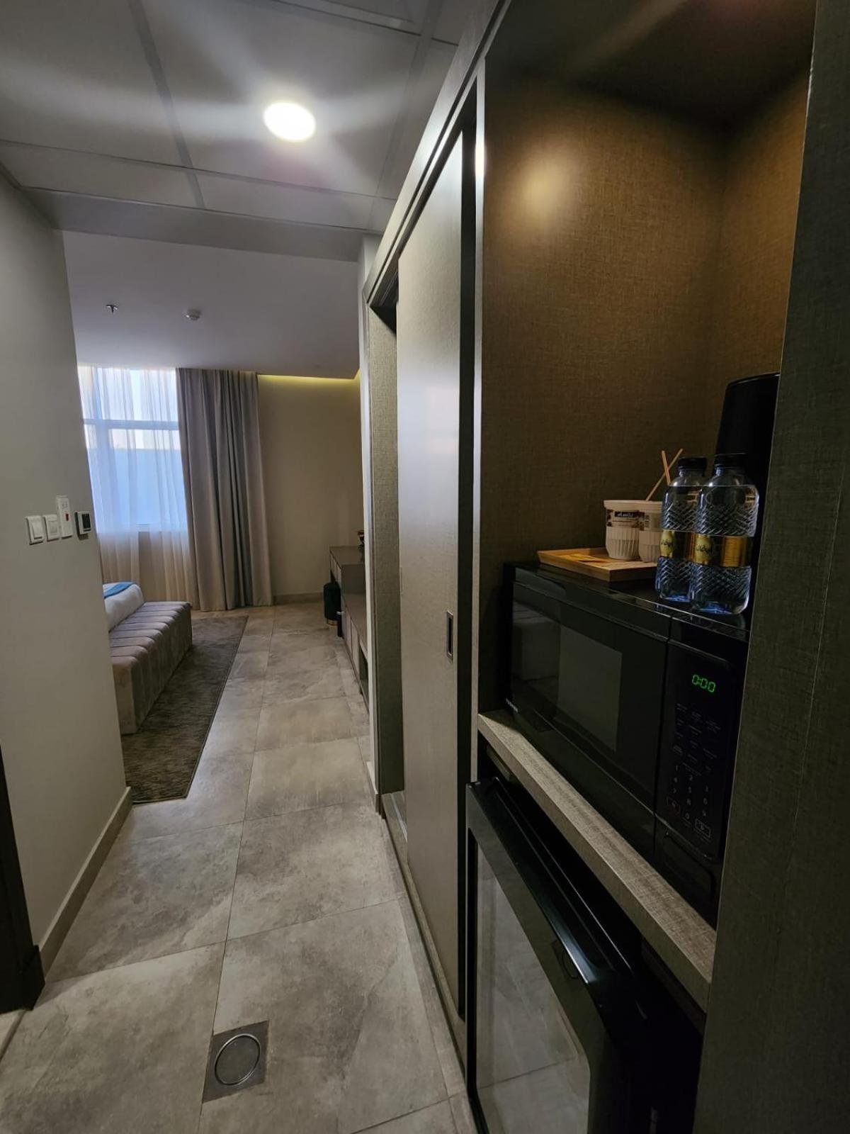 Deluxe King Room - Photo 2