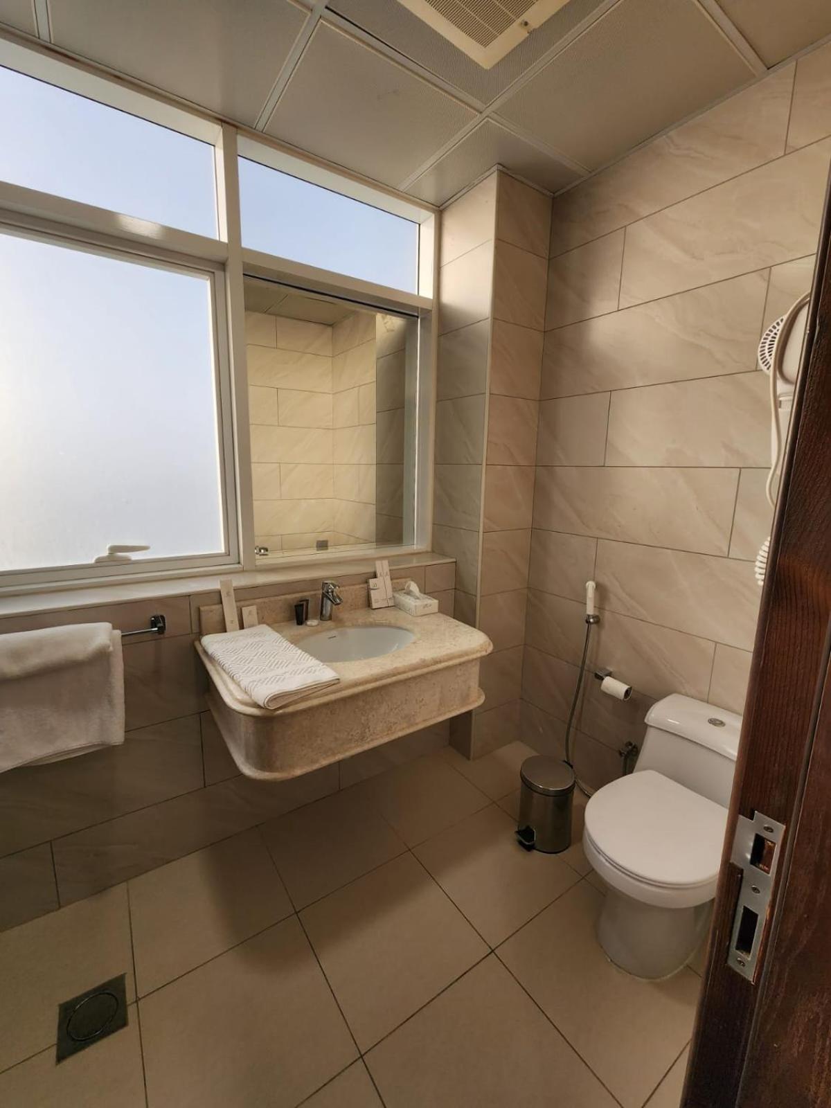 Deluxe King Suite photo 2