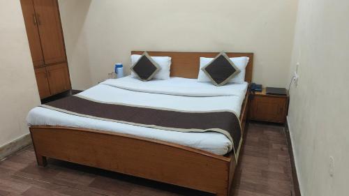 Queen Room photo 2