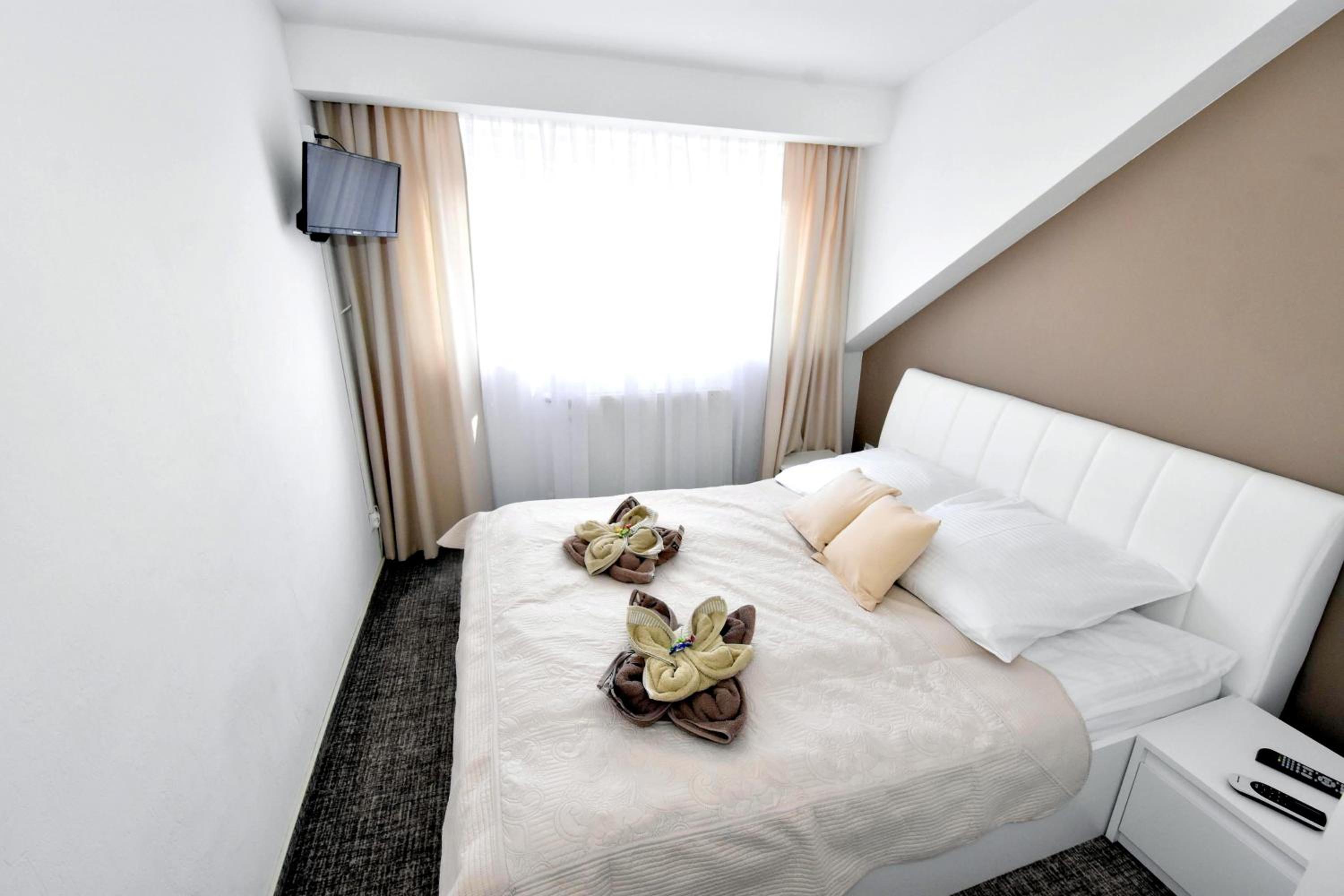 Deluxe Double Room with Shower