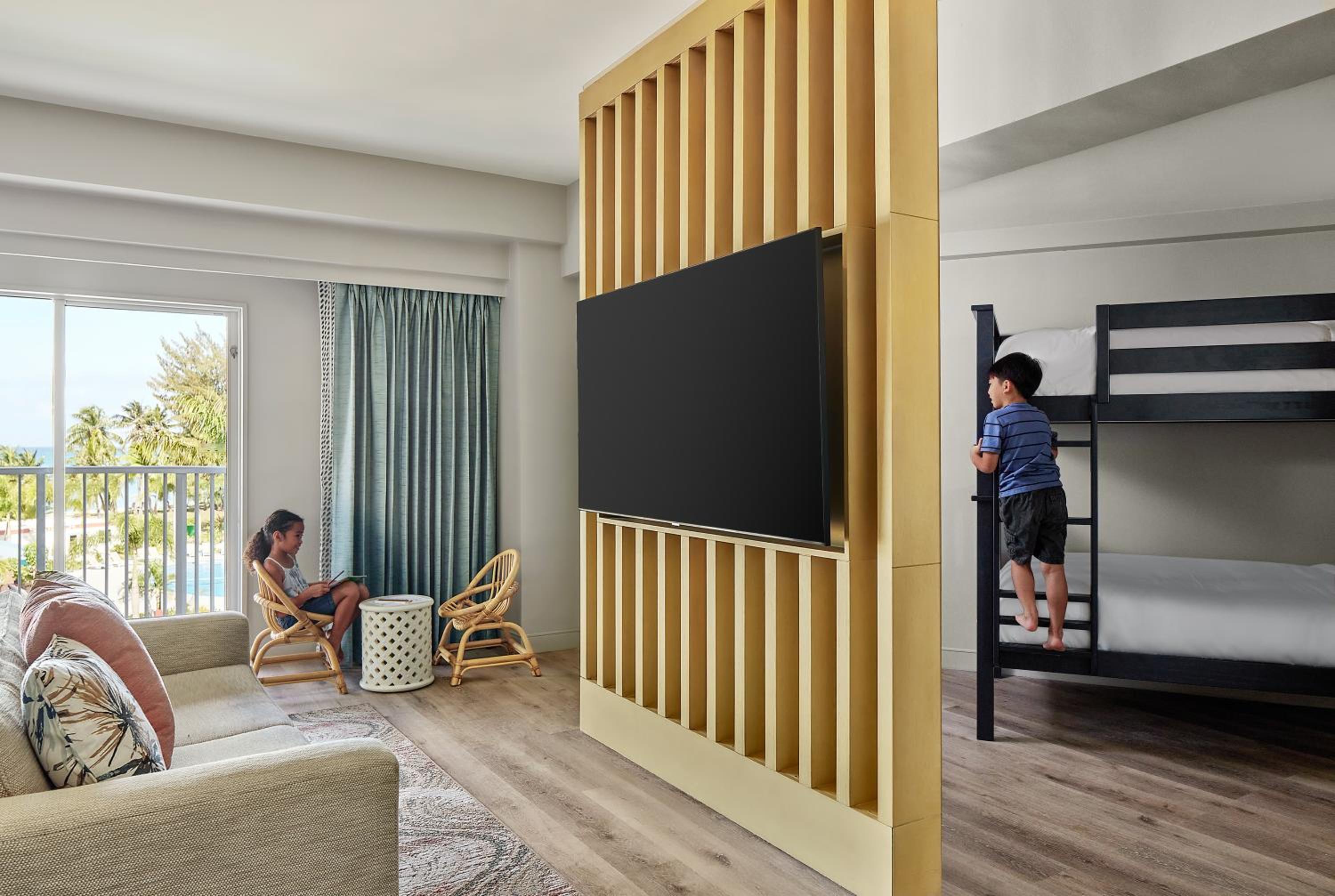 Premium King Room with Bunk Bed - Photo 1