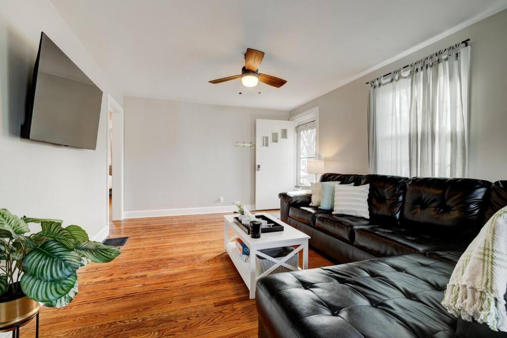 Two-Bedroom Apartment photo 2