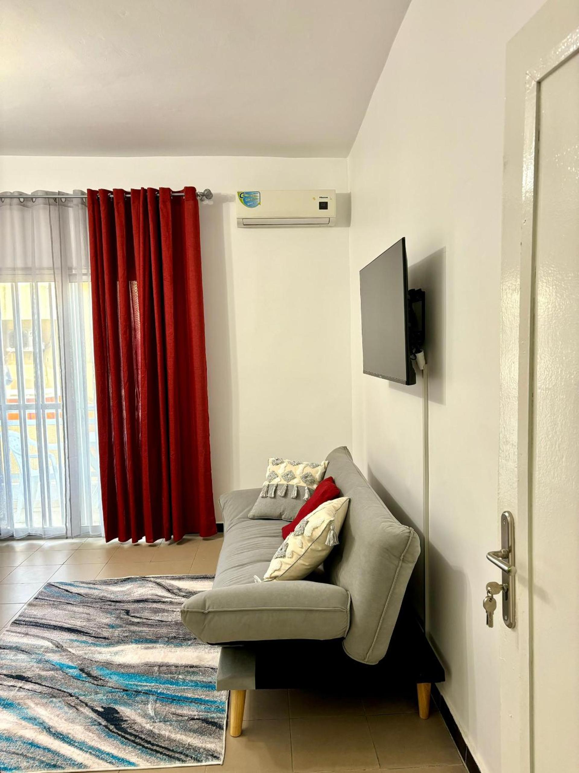 One-Bedroom Apartment photo 3