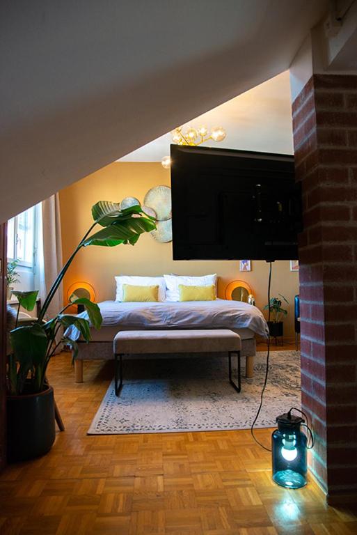 One-Bedroom Apartment photo 1