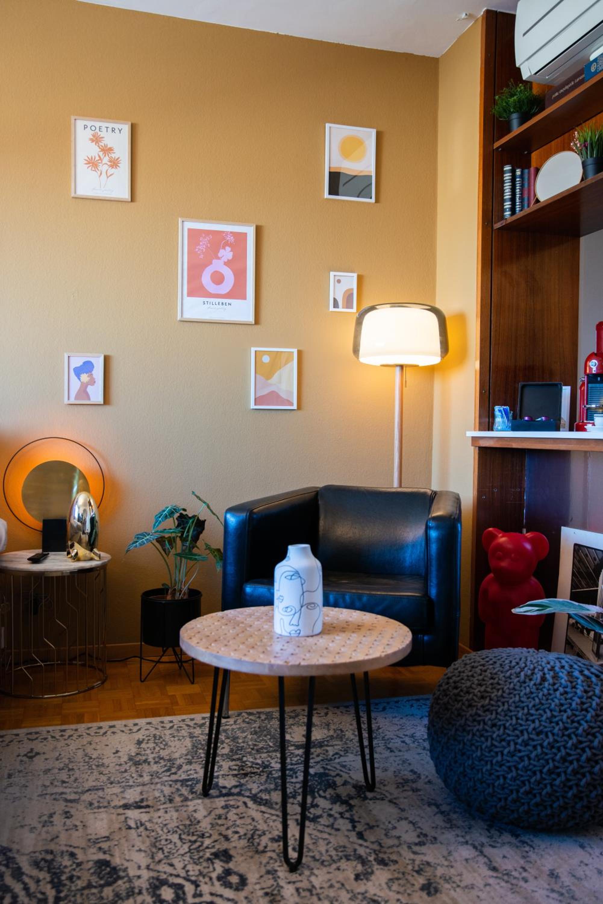 One-Bedroom Apartment photo 2