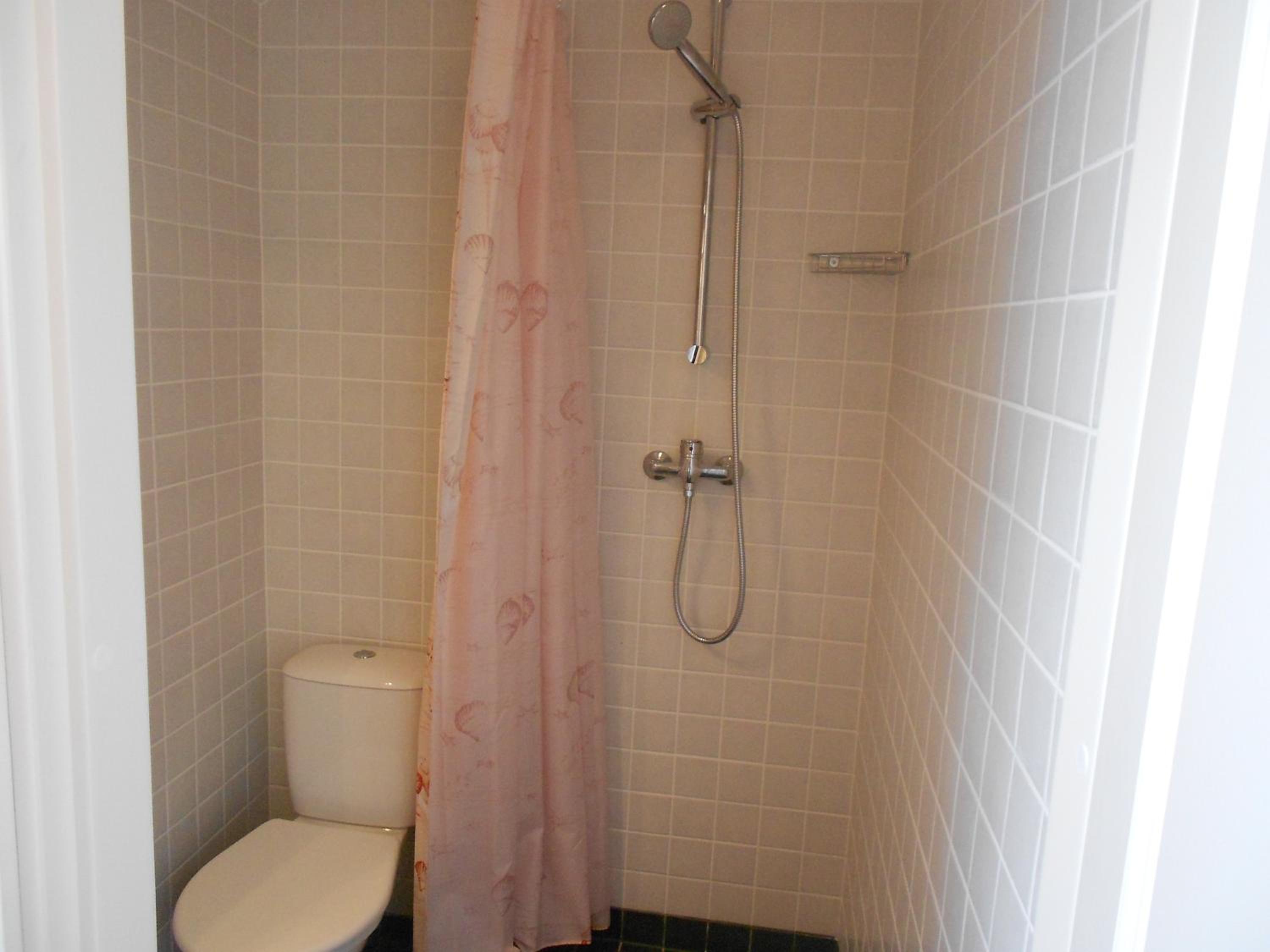 Twin Room with Private Bathroom photo 3