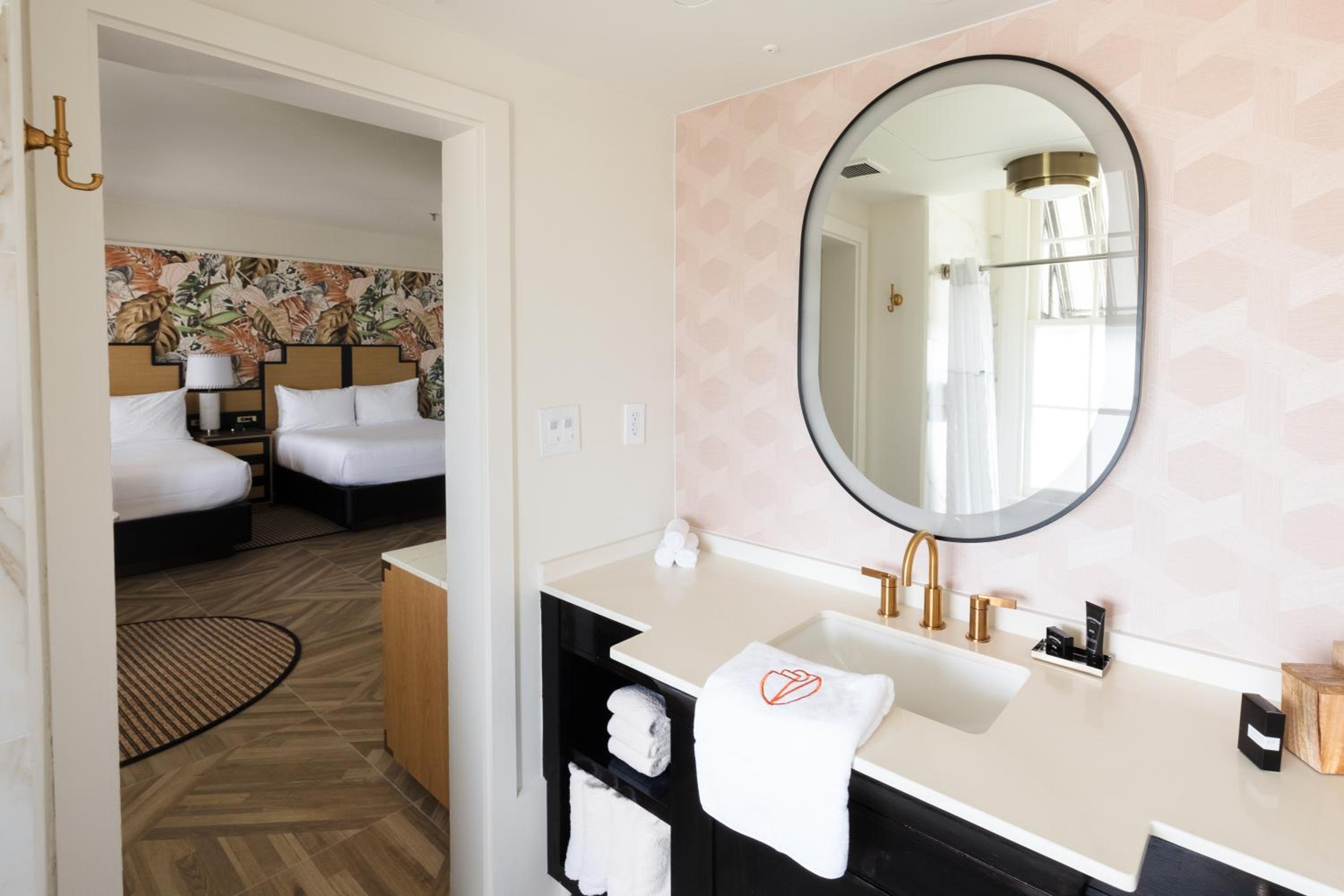Queen Room with Two Queen Beds - Photo 5