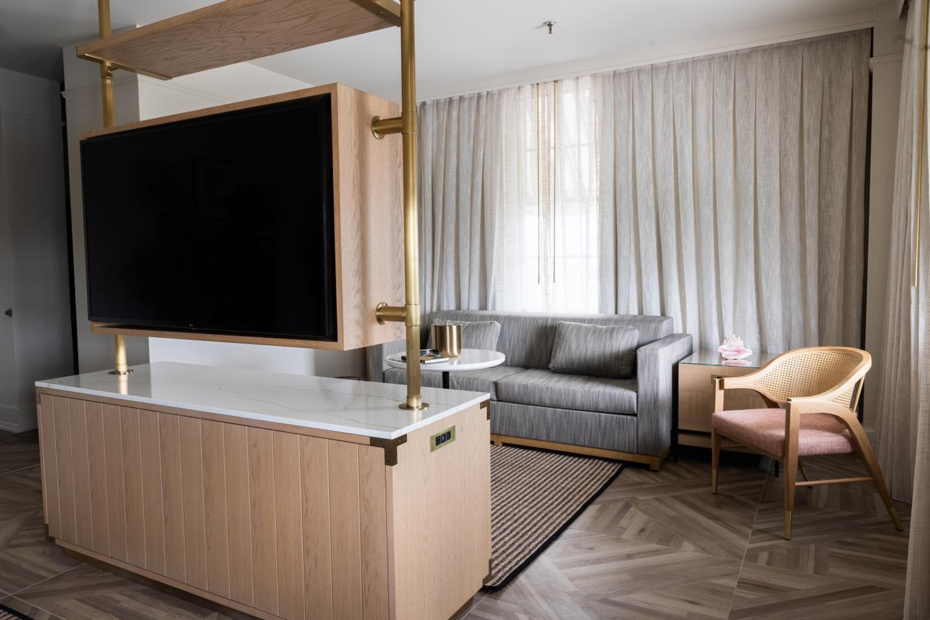 Junior King Suite with Sofa Bed - Photo 11