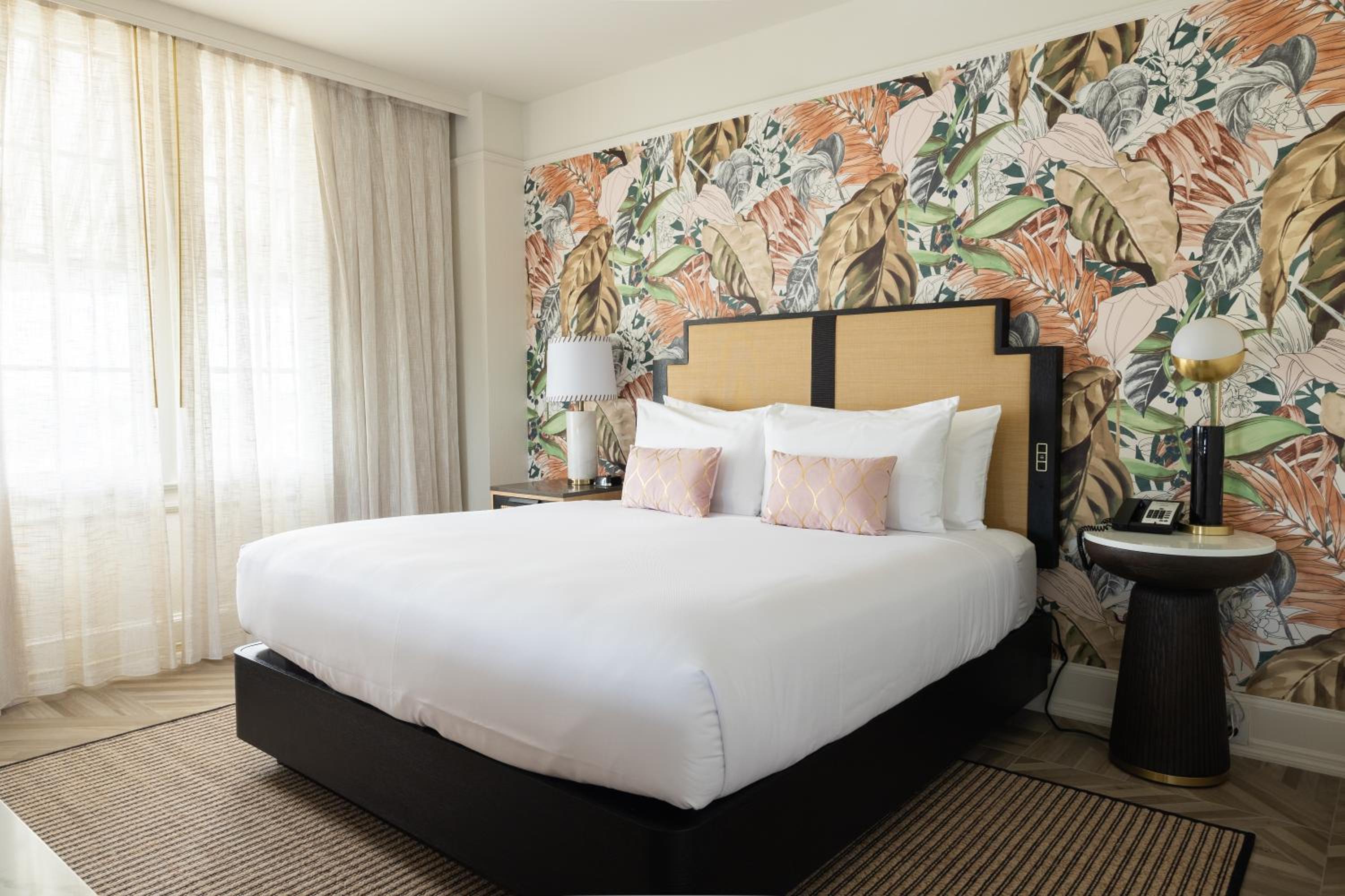 Deluxe King Room - Photo 1