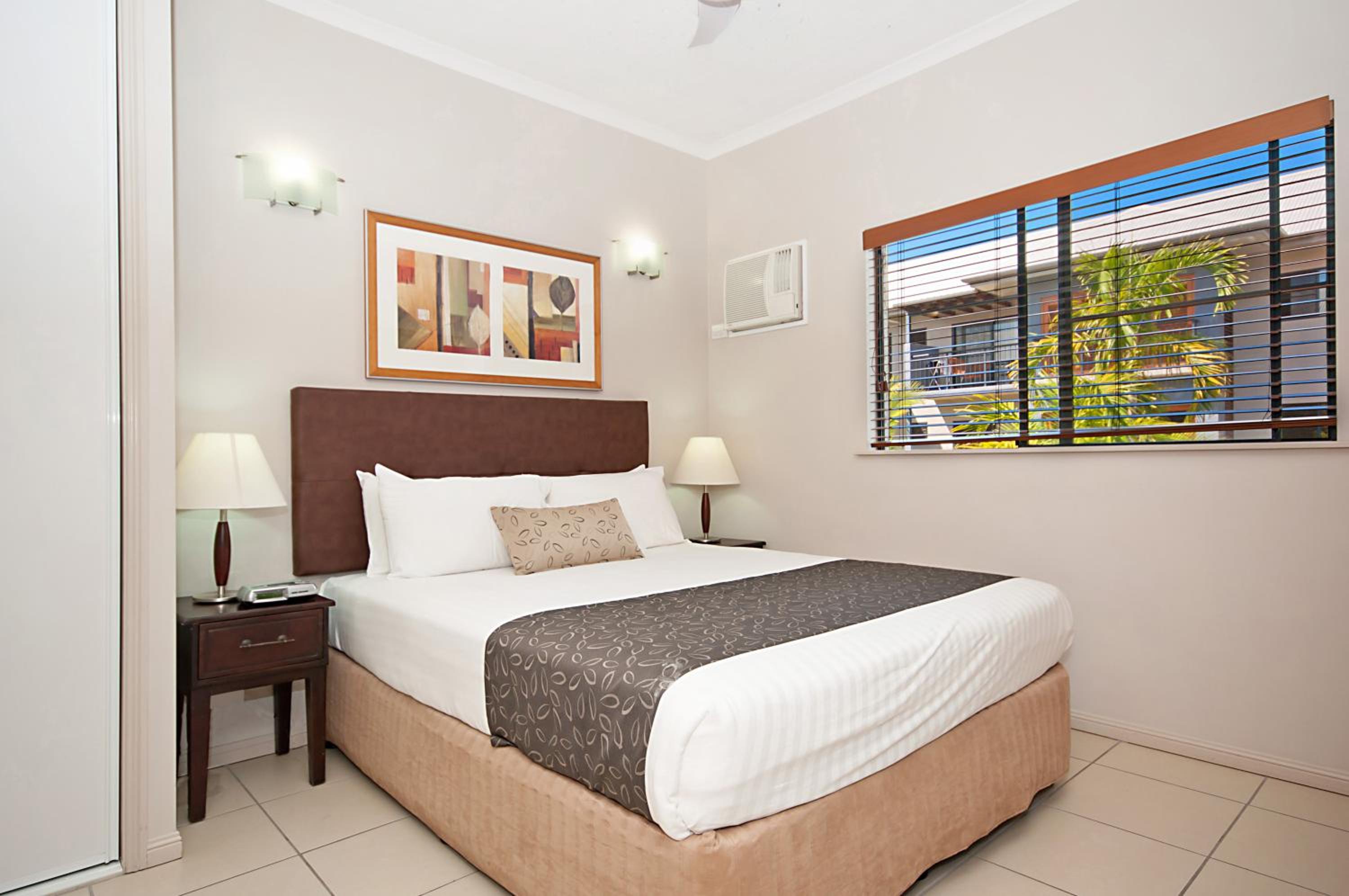 Deluxe One-Bedroom Apartment