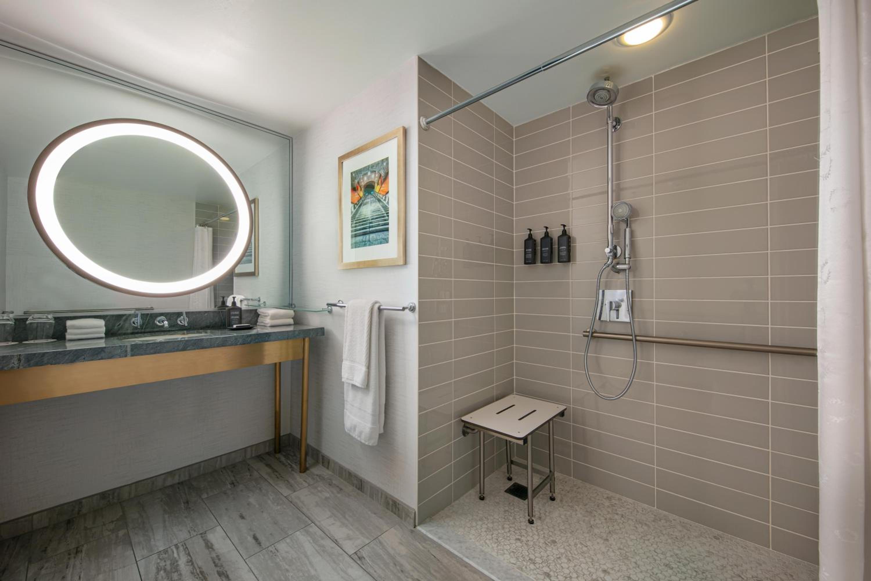Signature King Suite - Photo 4
