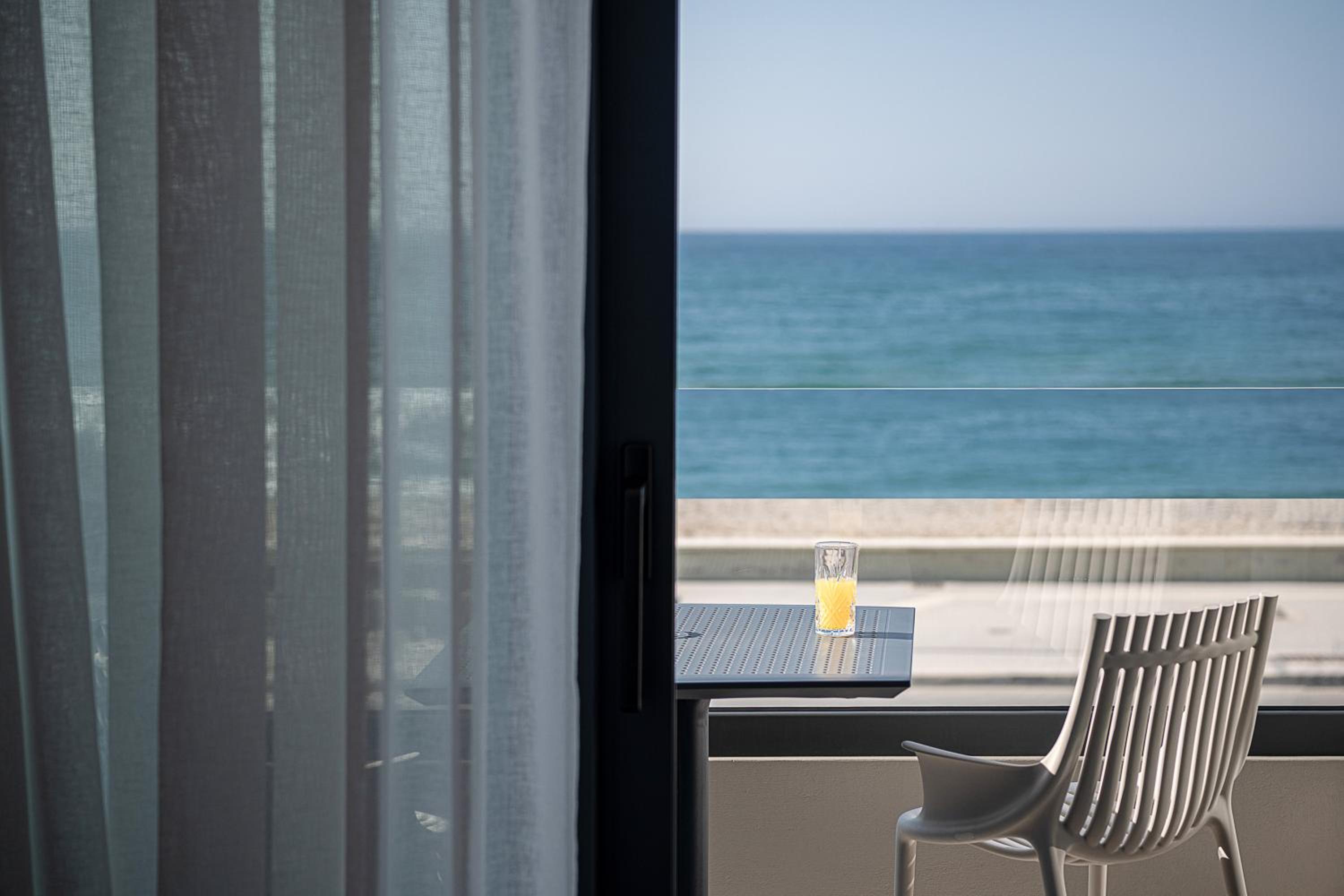 Superior Maisonette Suite with Direct Sea View - Photo 2