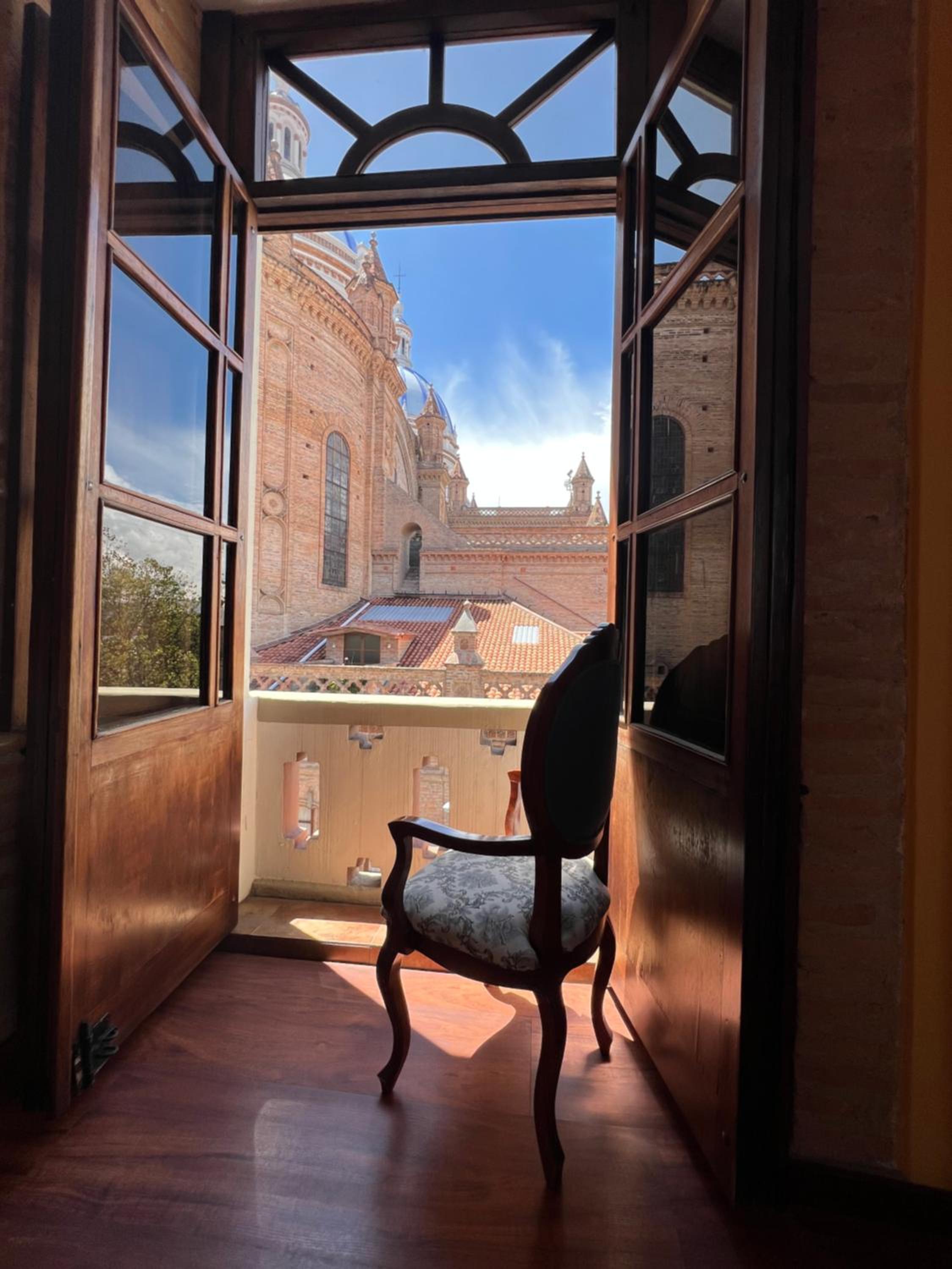 Apartment with Balcony photo 2