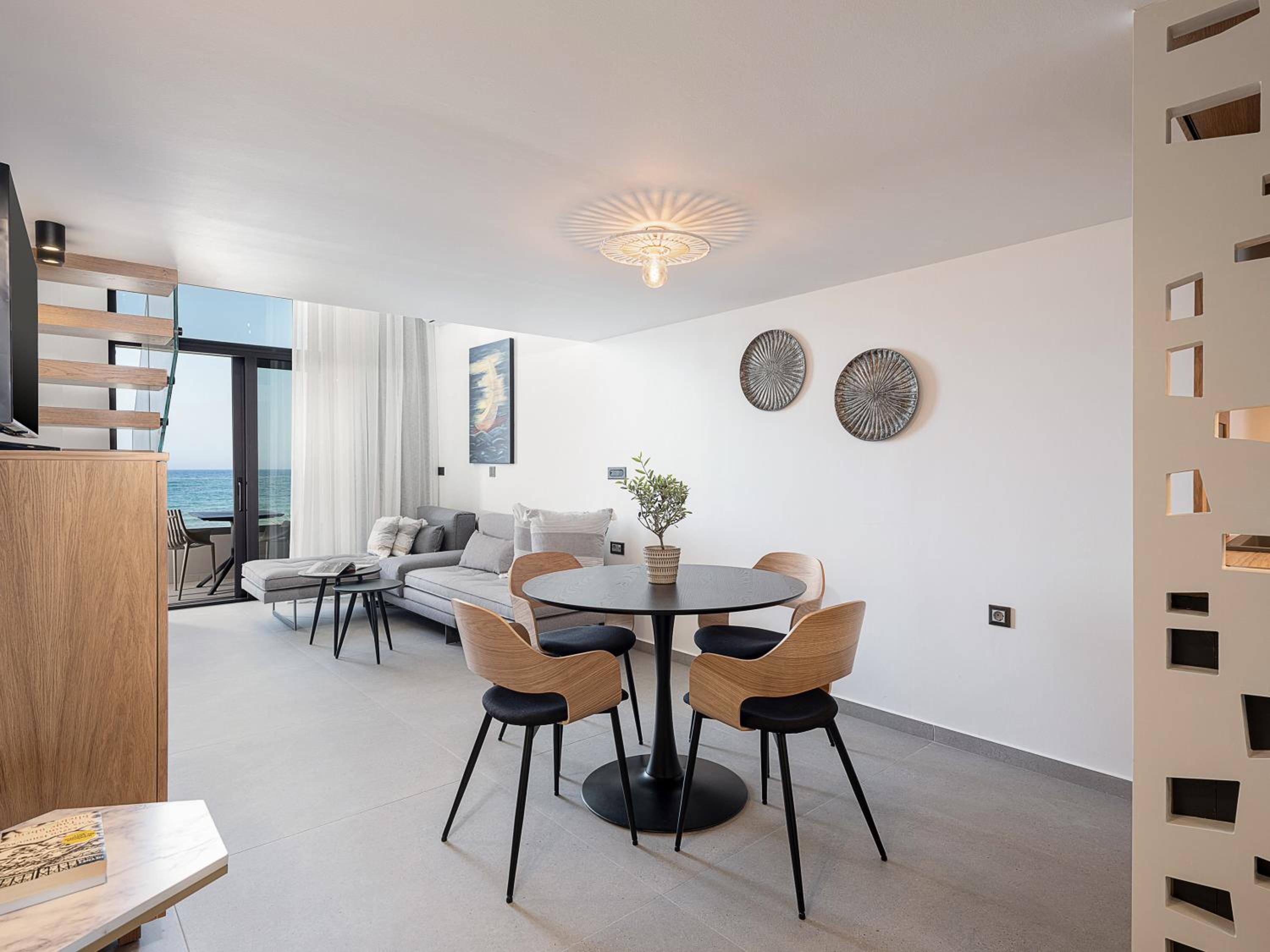 Superior Maisonette Suite with Direct Sea View - Photo 9