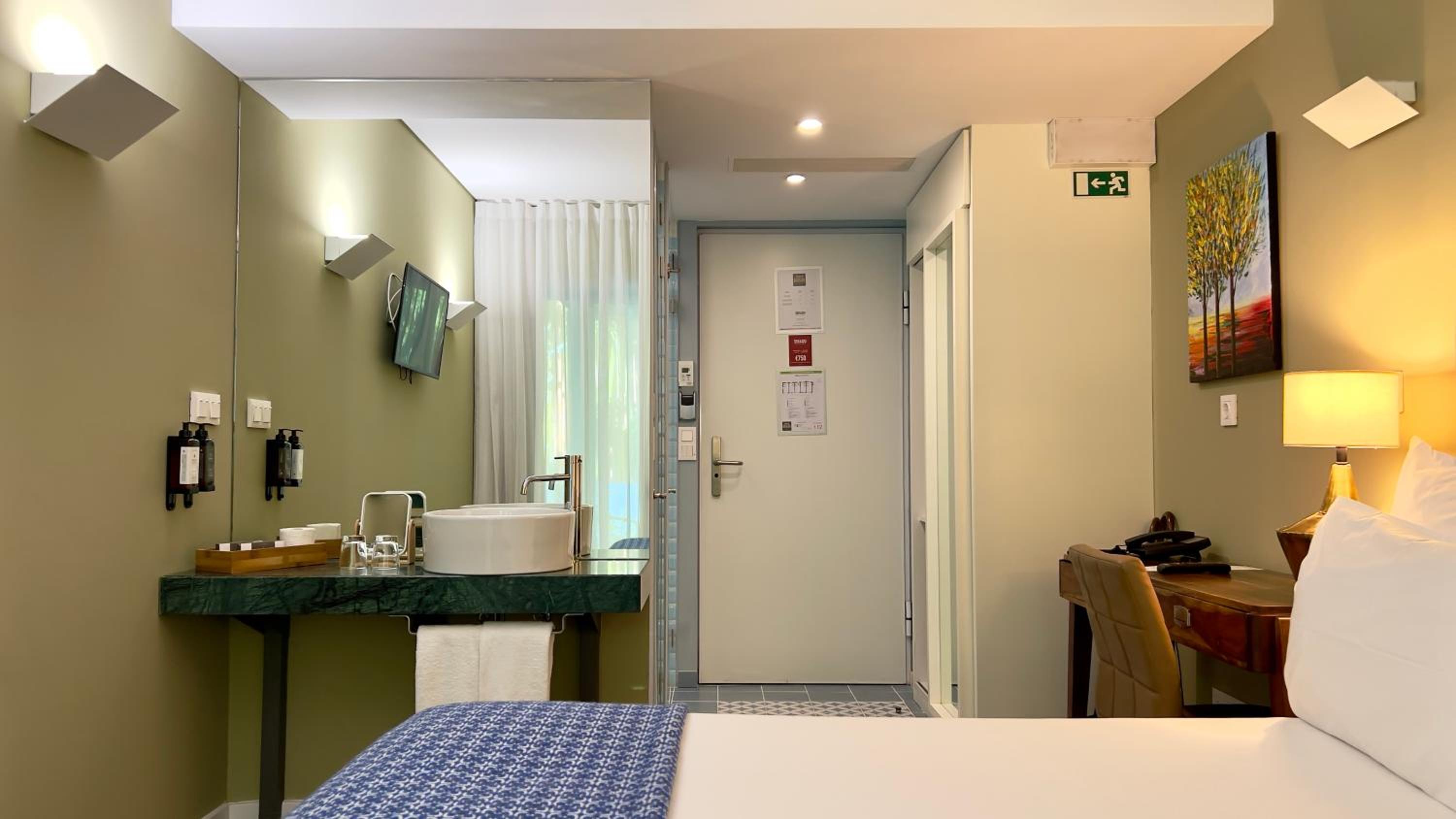 Double Room with Garden View - Photo 16