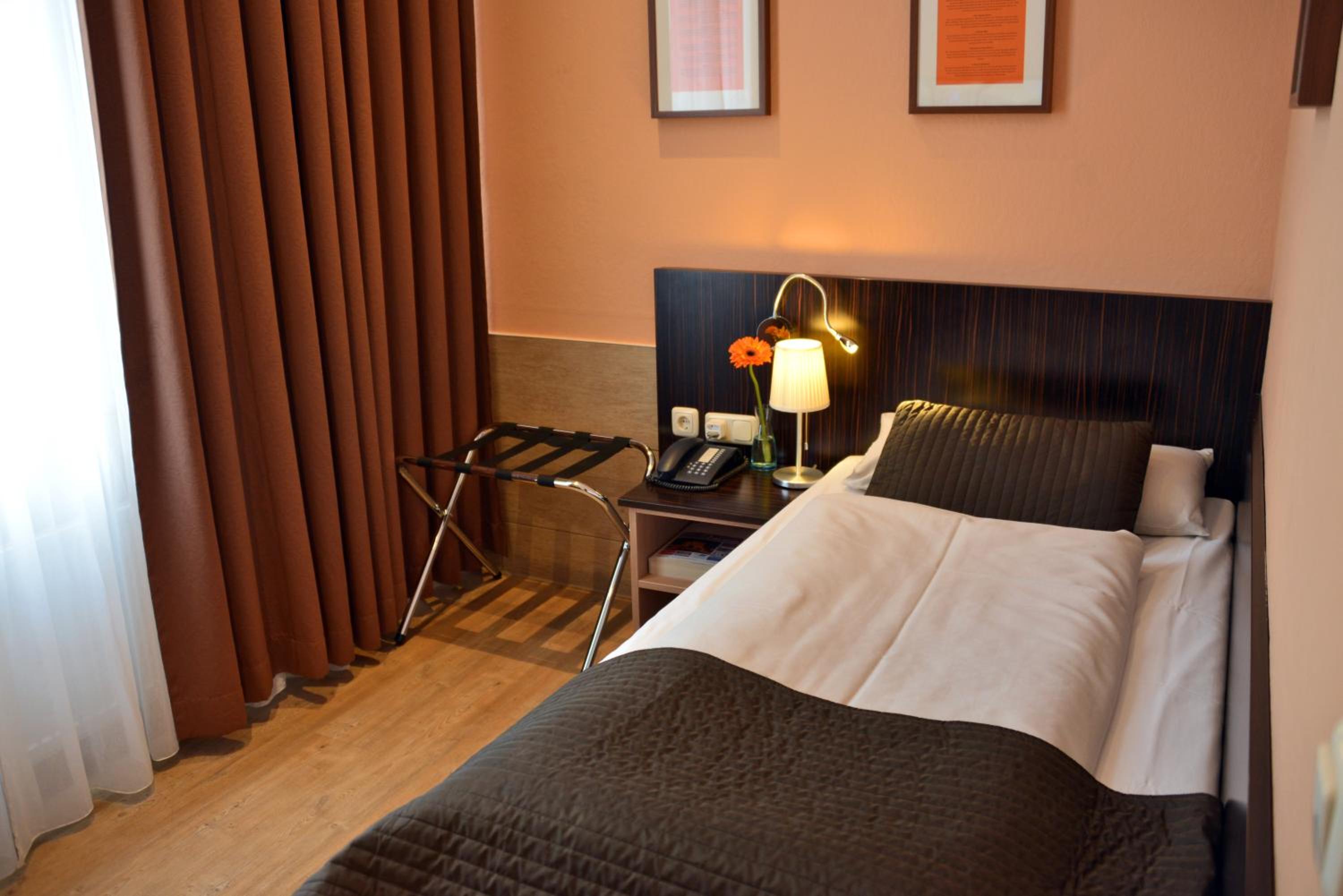 Single Room photo 3