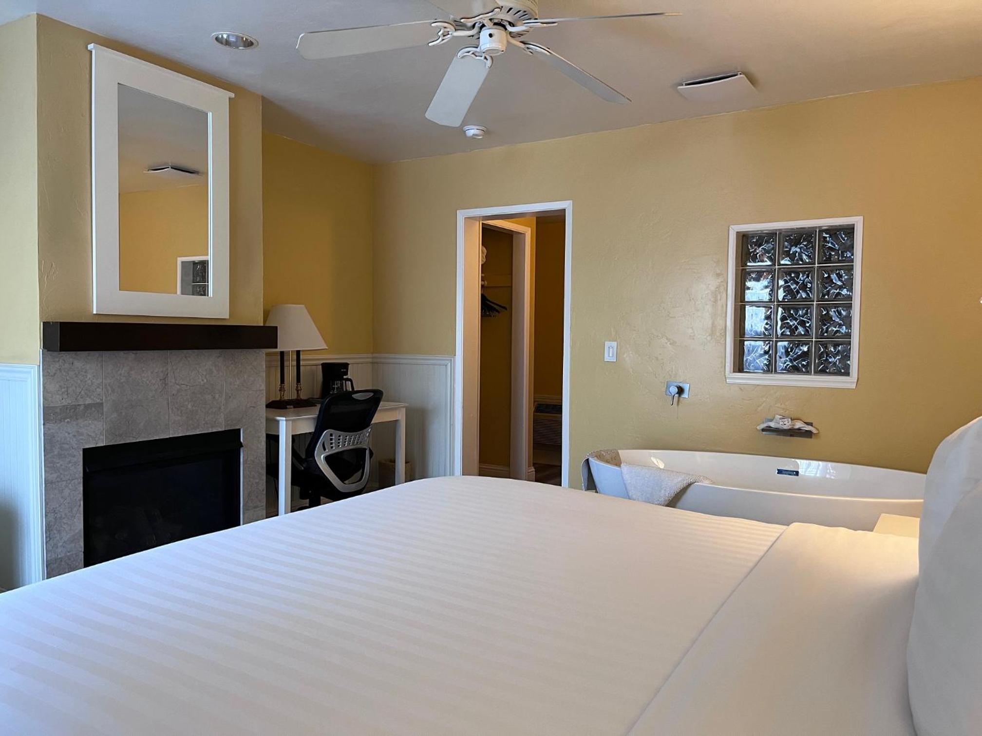 Deluxe Double Room - Photo 1