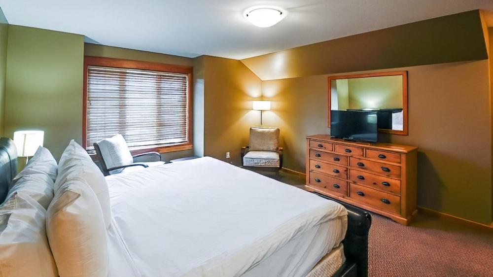 Three-Bedroom Chalet photo 2