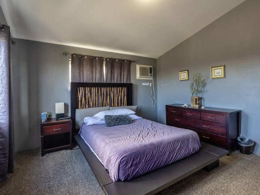 Three-Bedroom House photo 2